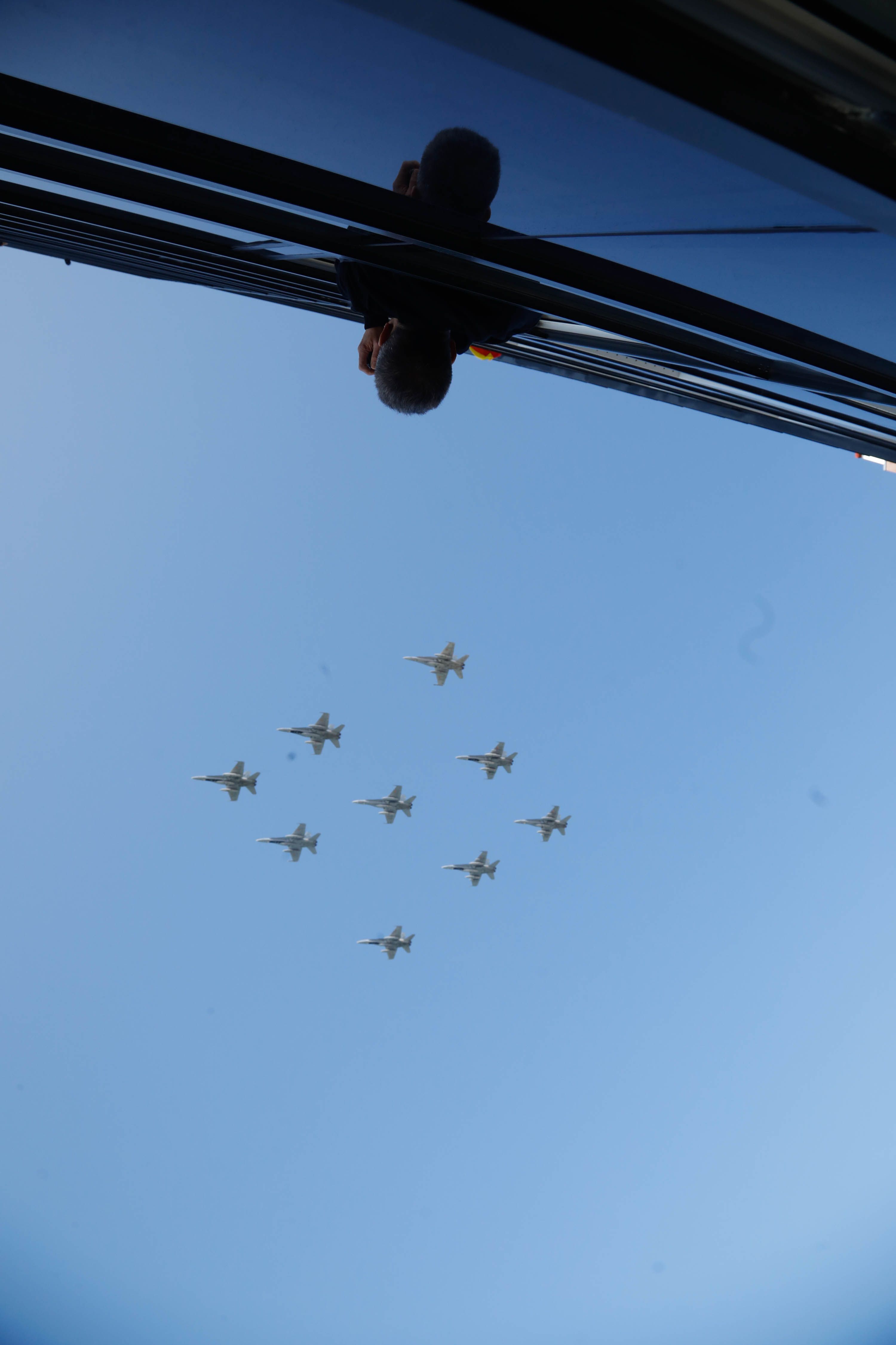 Acrobacias aéreas y desembarco militar: las impresionantes fotos de las Fuerzas Armadas en Gijón