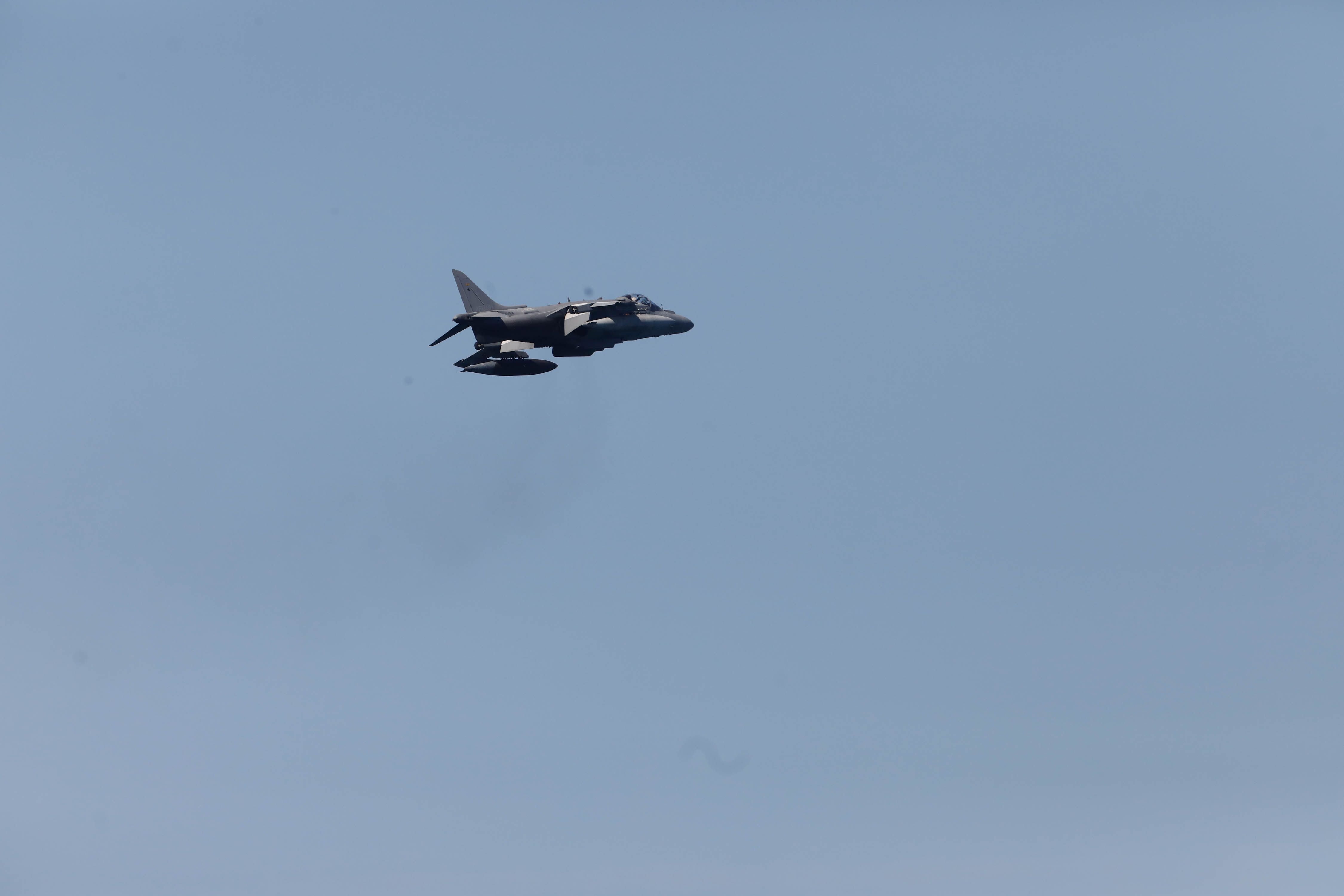 Acrobacias aéreas y desembarco militar: las impresionantes fotos de las Fuerzas Armadas en Gijón