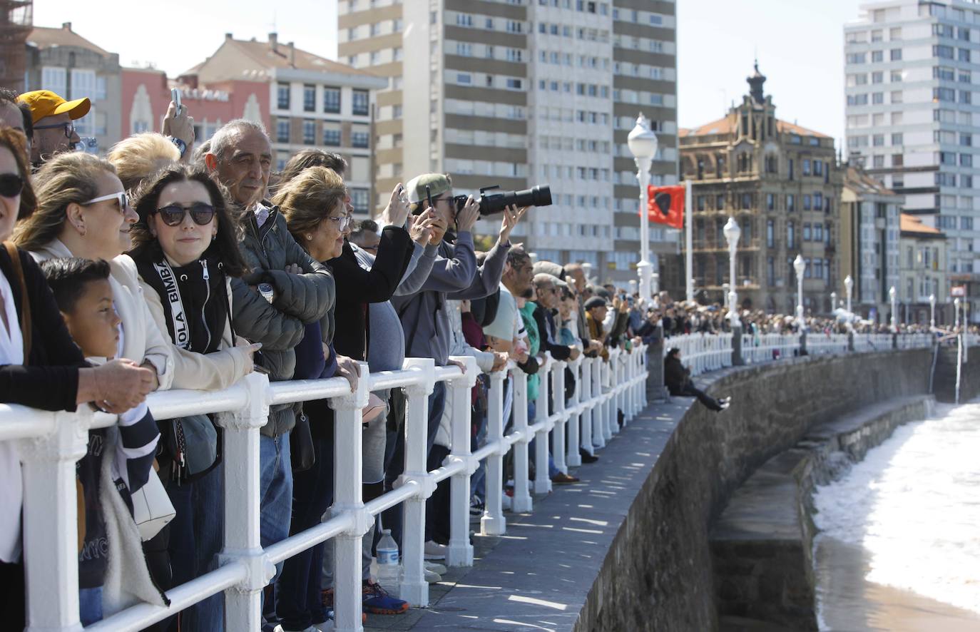 ¿Estuviste en el acto central de las Fuerzas Armadas en Gijón? ¡Búscate!