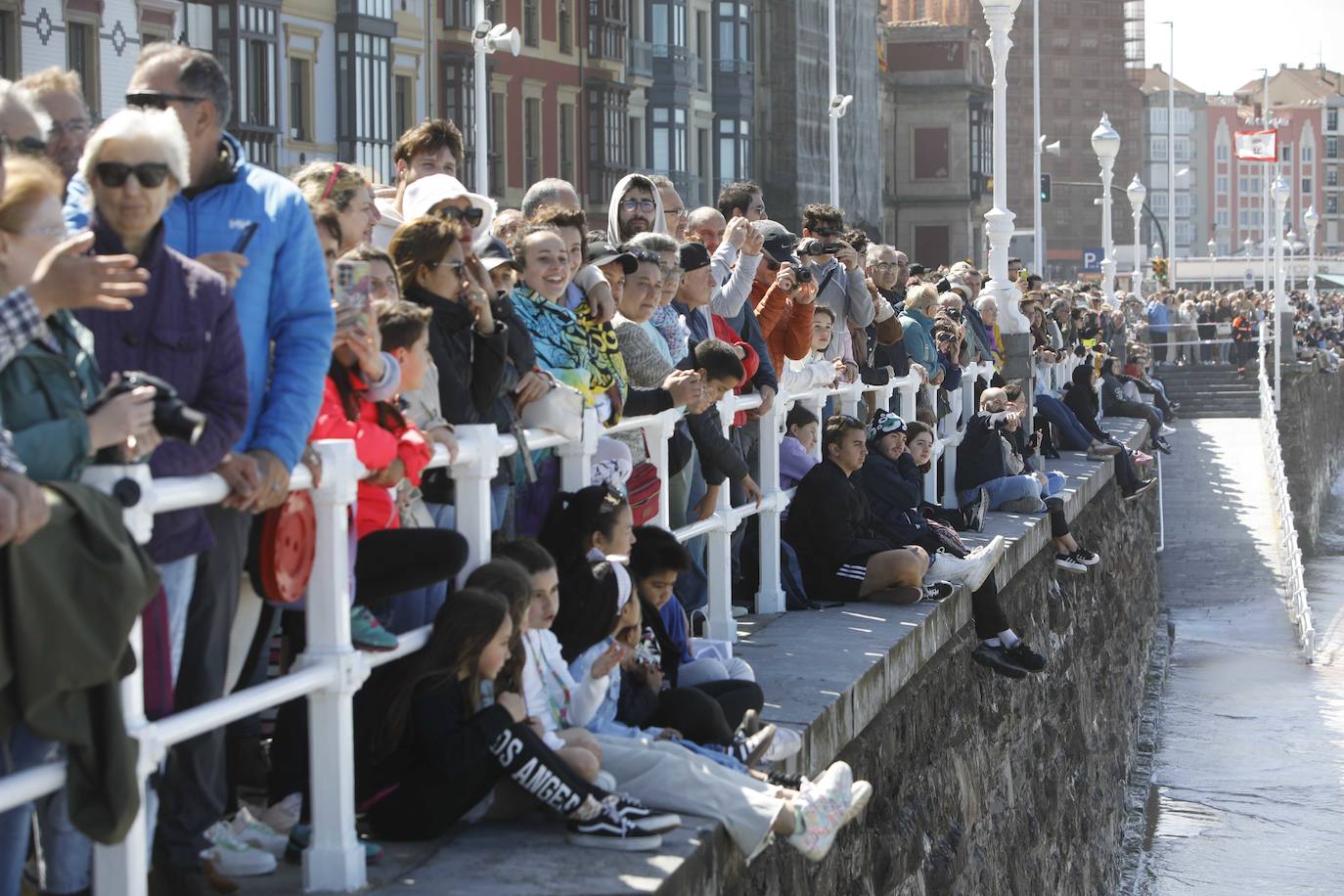 ¿Estuviste en el acto central de las Fuerzas Armadas en Gijón? ¡Búscate!