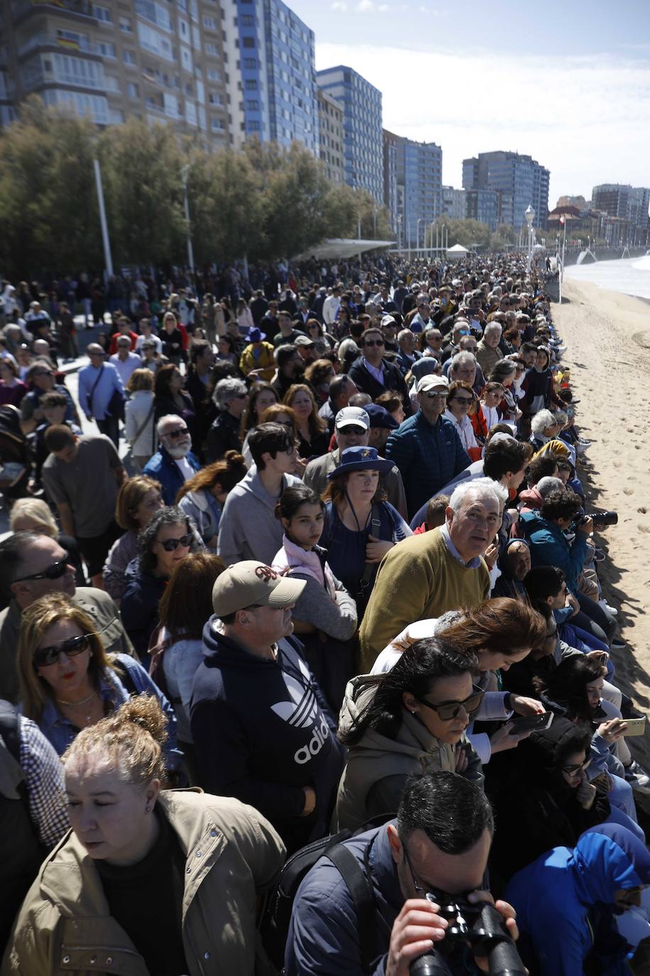 ¿Estuviste en el acto central de las Fuerzas Armadas en Gijón? ¡Búscate!