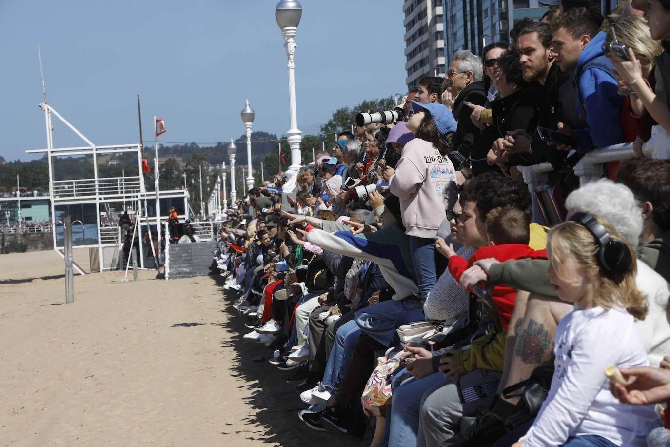 ¿Estuviste en el acto central de las Fuerzas Armadas en Gijón? ¡Búscate!