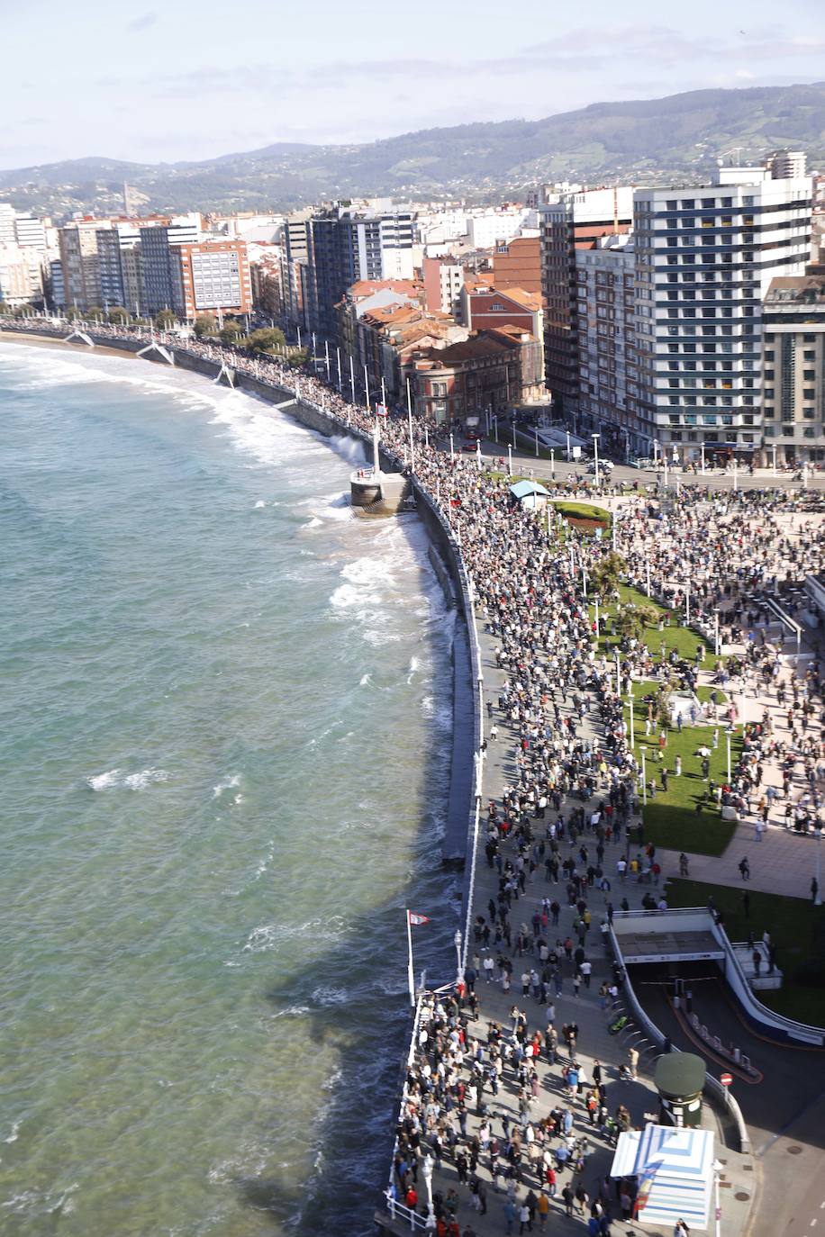 ¿Estuviste en el acto central de las Fuerzas Armadas en Gijón? ¡Búscate!