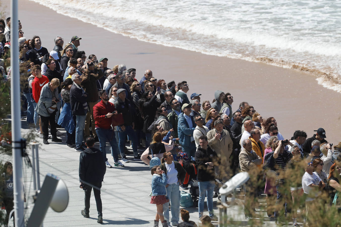 ¿Estuviste en el acto central de las Fuerzas Armadas en Gijón? ¡Búscate!