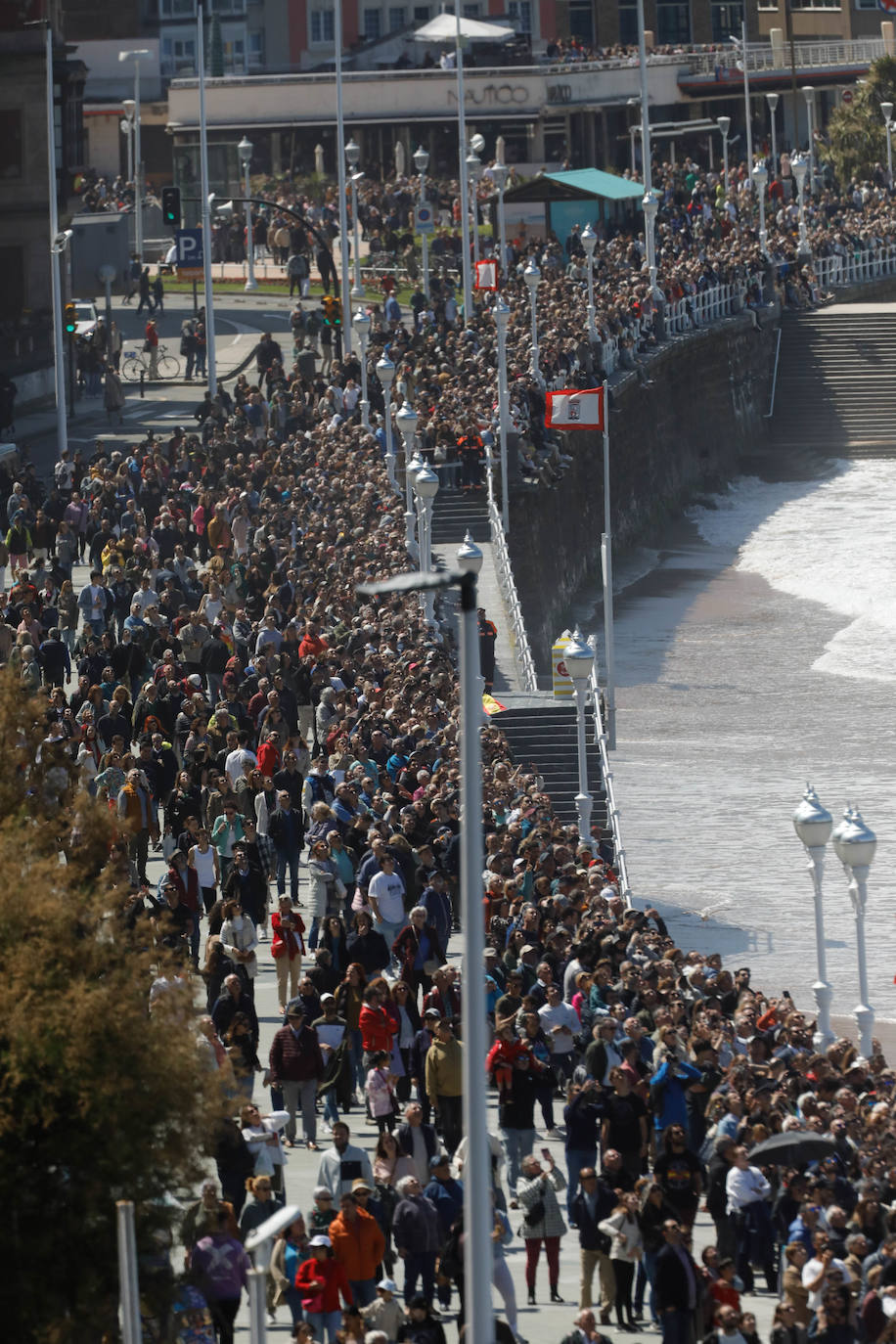 ¿Estuviste en el acto central de las Fuerzas Armadas en Gijón? ¡Búscate!