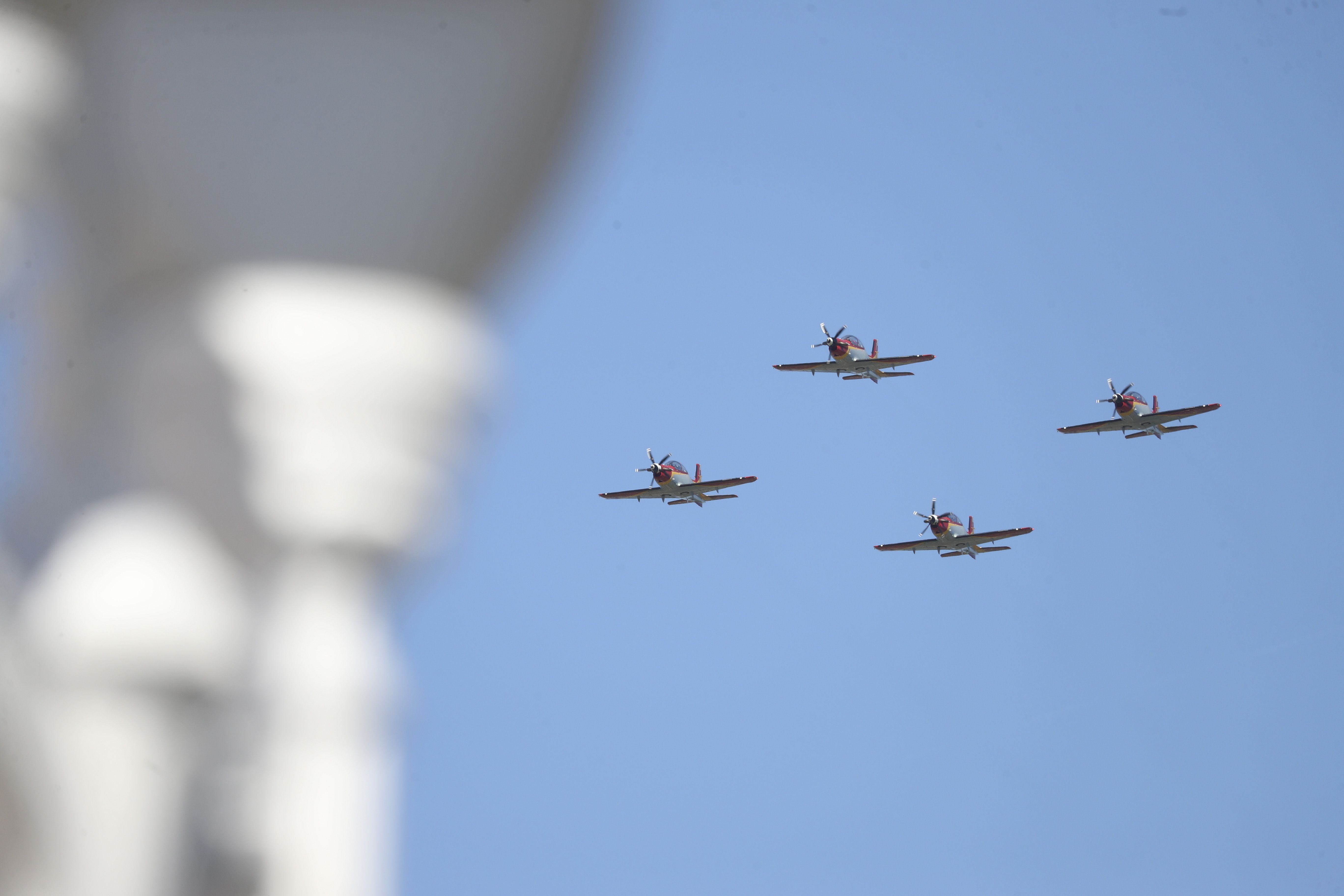 Espectáculo militar en Gijón por tierra, mar y aire con el Rey como invitado de honor