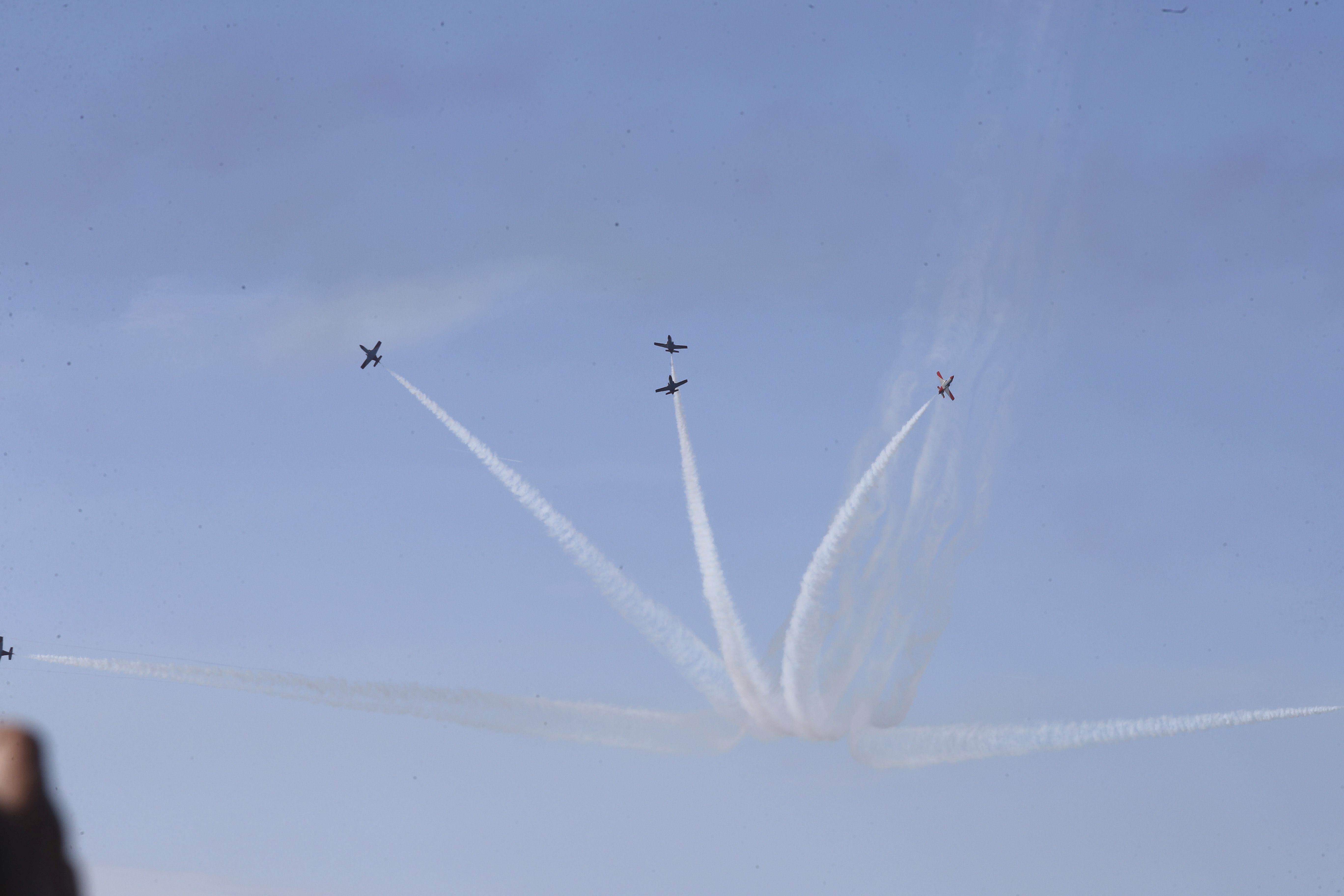 Espectáculo militar en Gijón por tierra, mar y aire con el Rey como invitado de honor