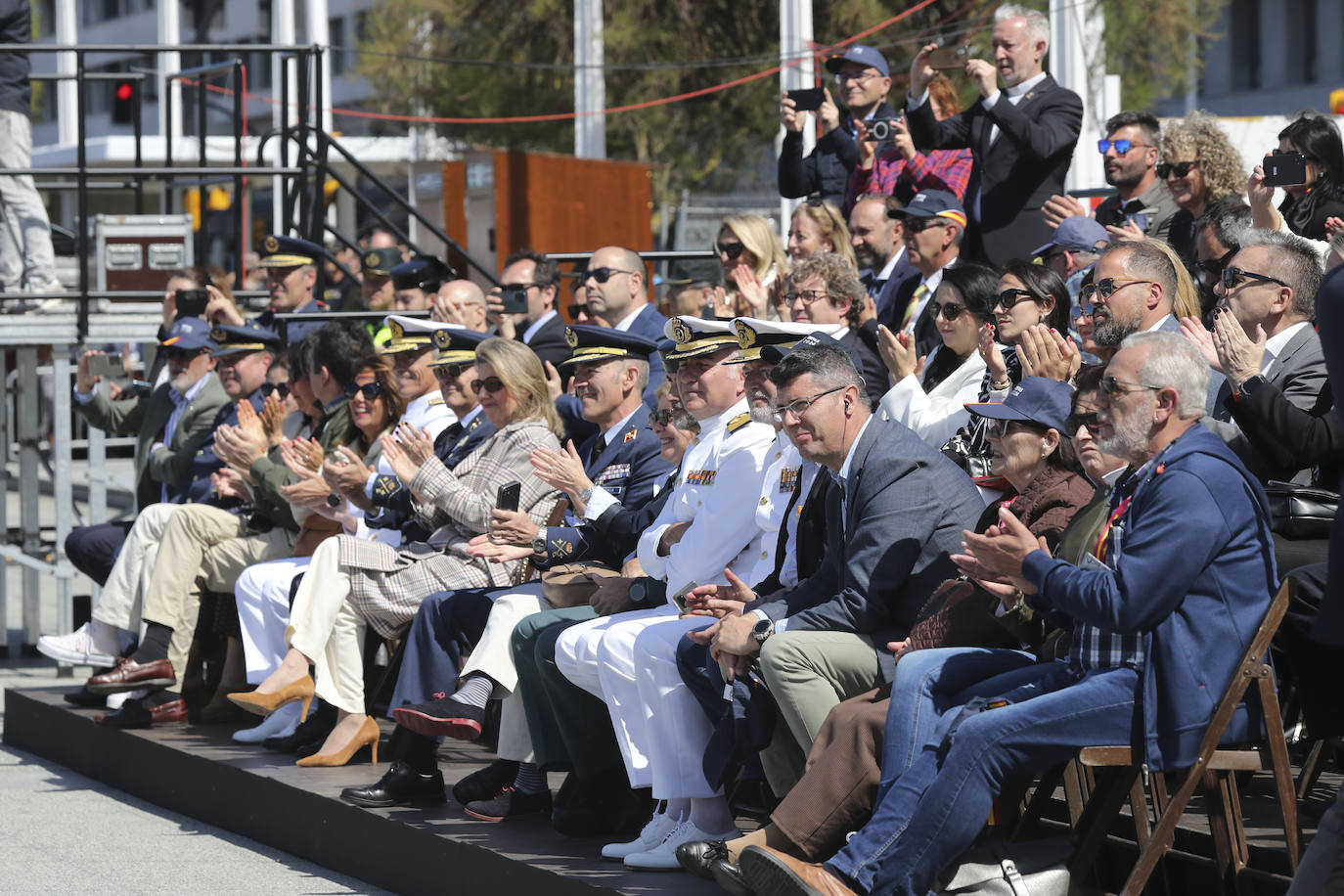 El Rey Felipe VI pasa revista a las tropas en Gijón: todas las fotos de un día histórico