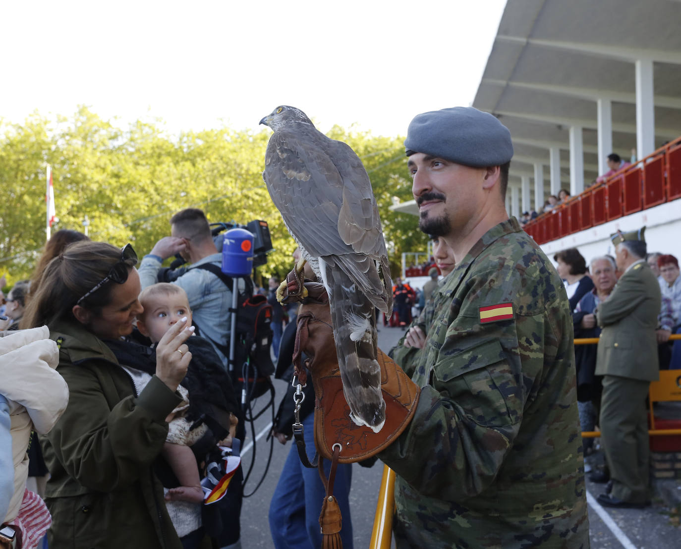 Las Mestas, escenario militar en Gijón