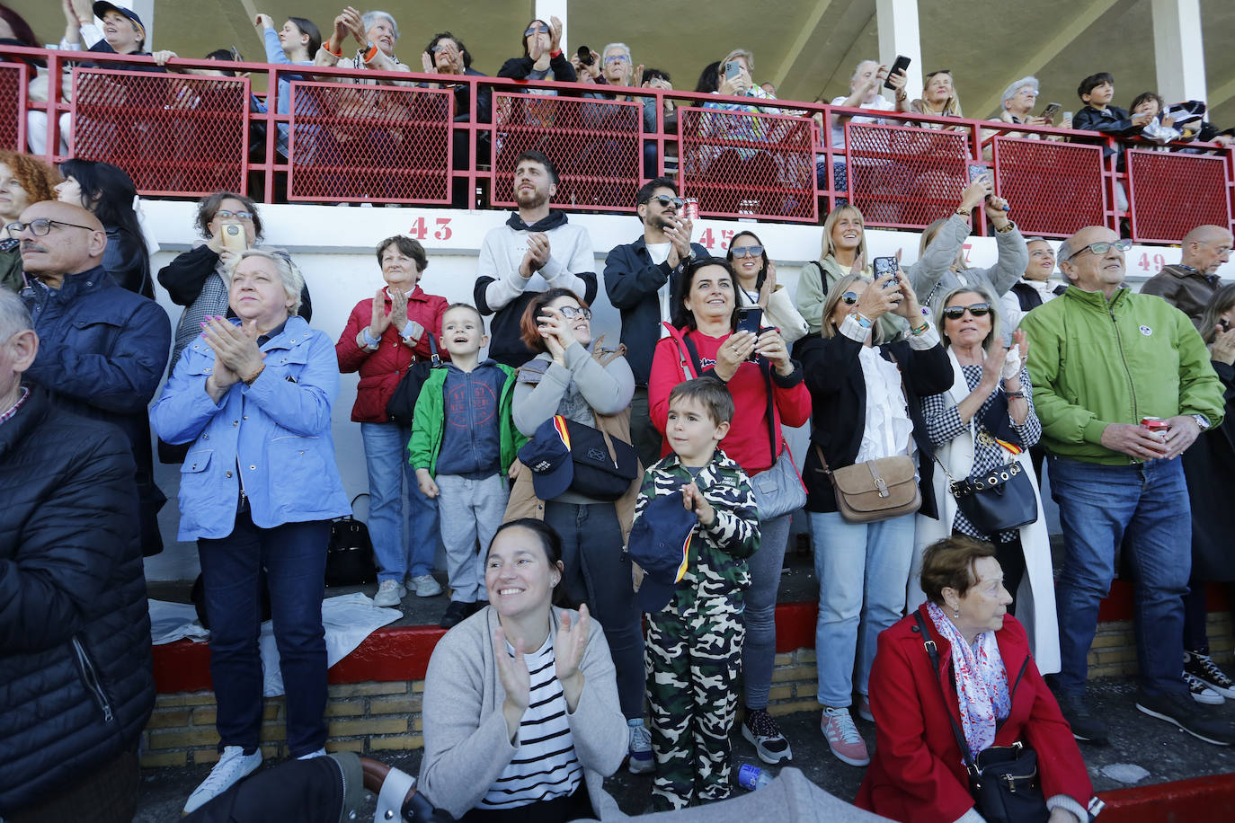 Las Mestas, escenario militar en Gijón