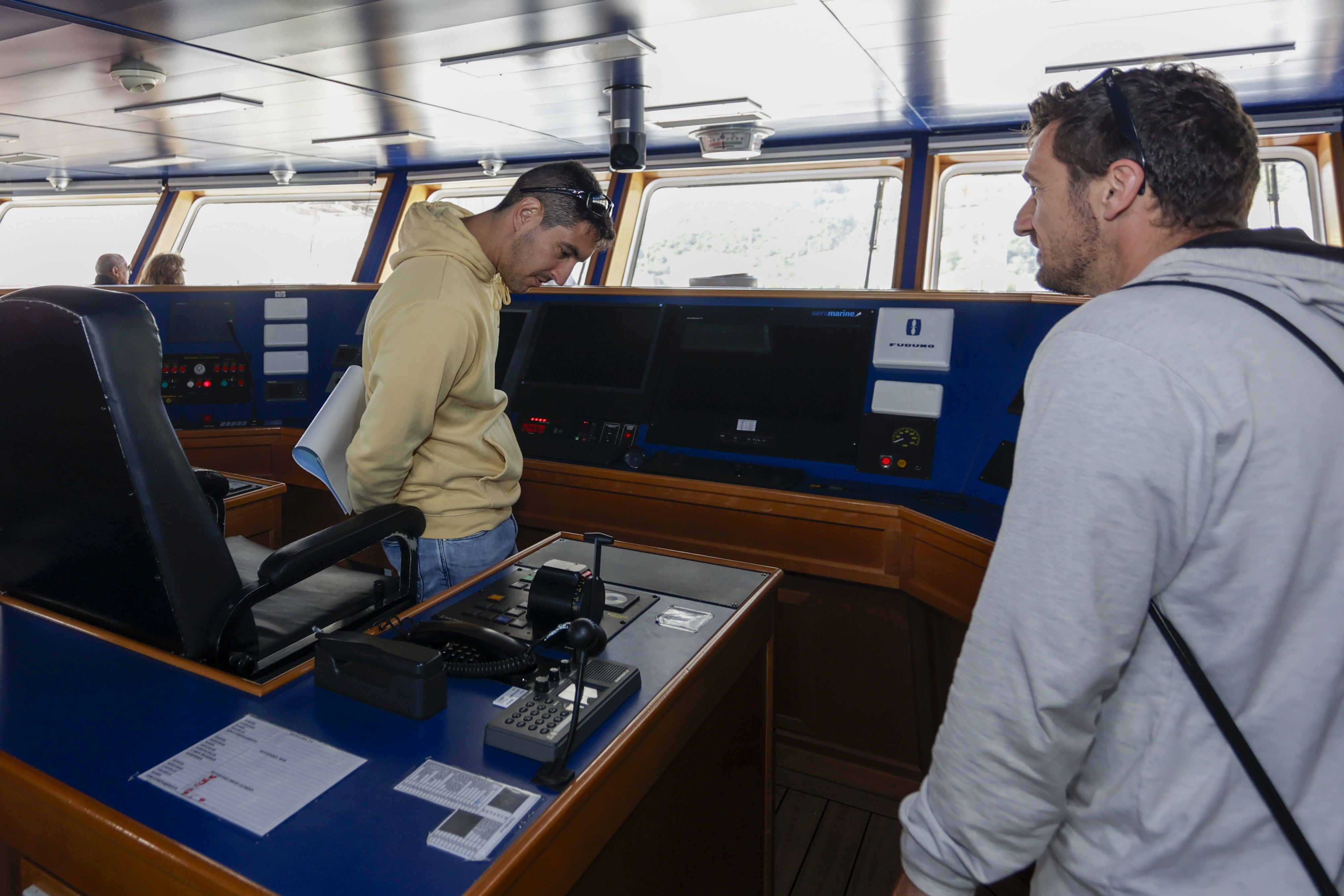 Nadie se quiere perder los buques de la Armada en Gijón