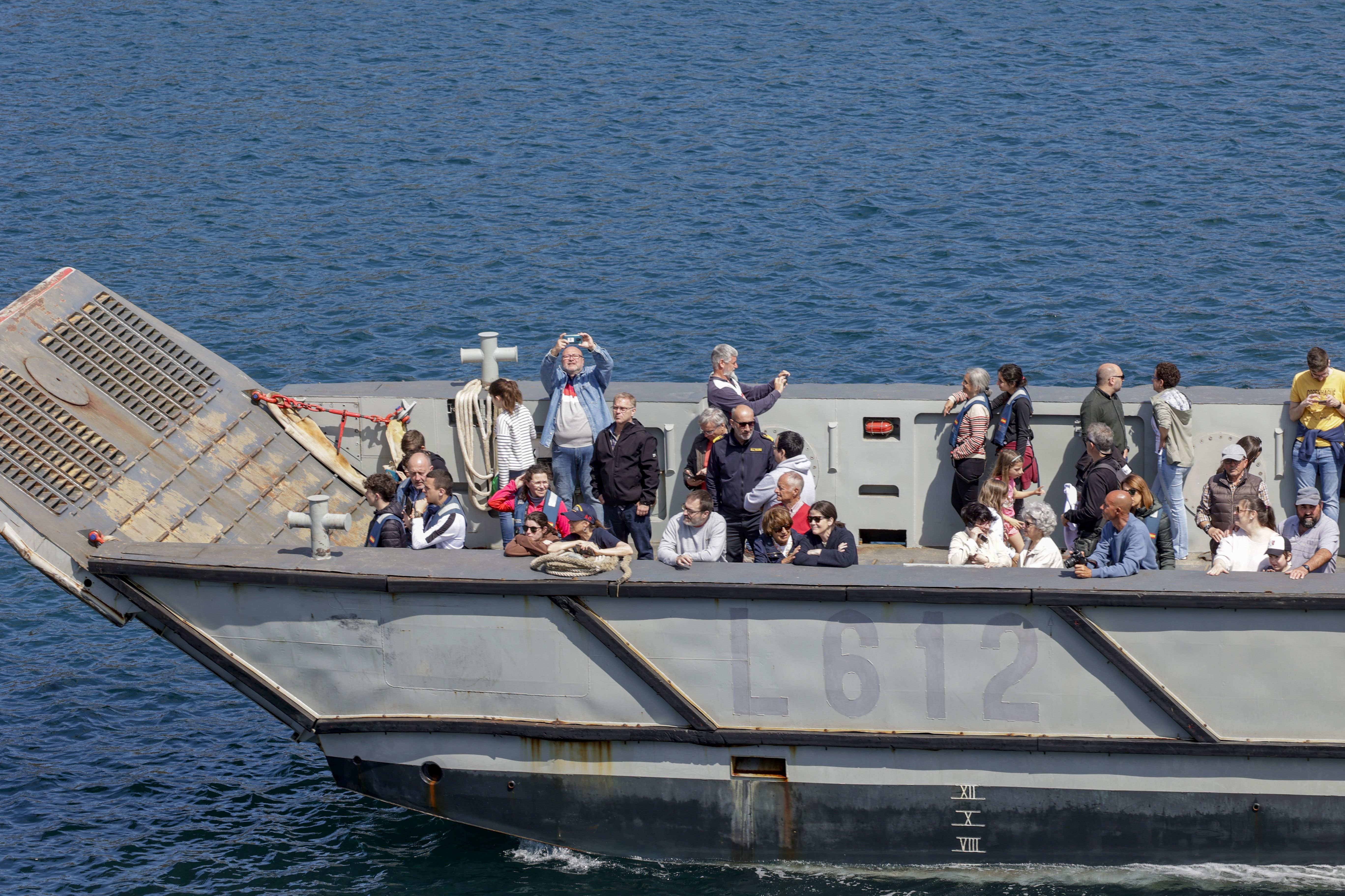 Nadie se quiere perder los buques de la Armada en Gijón