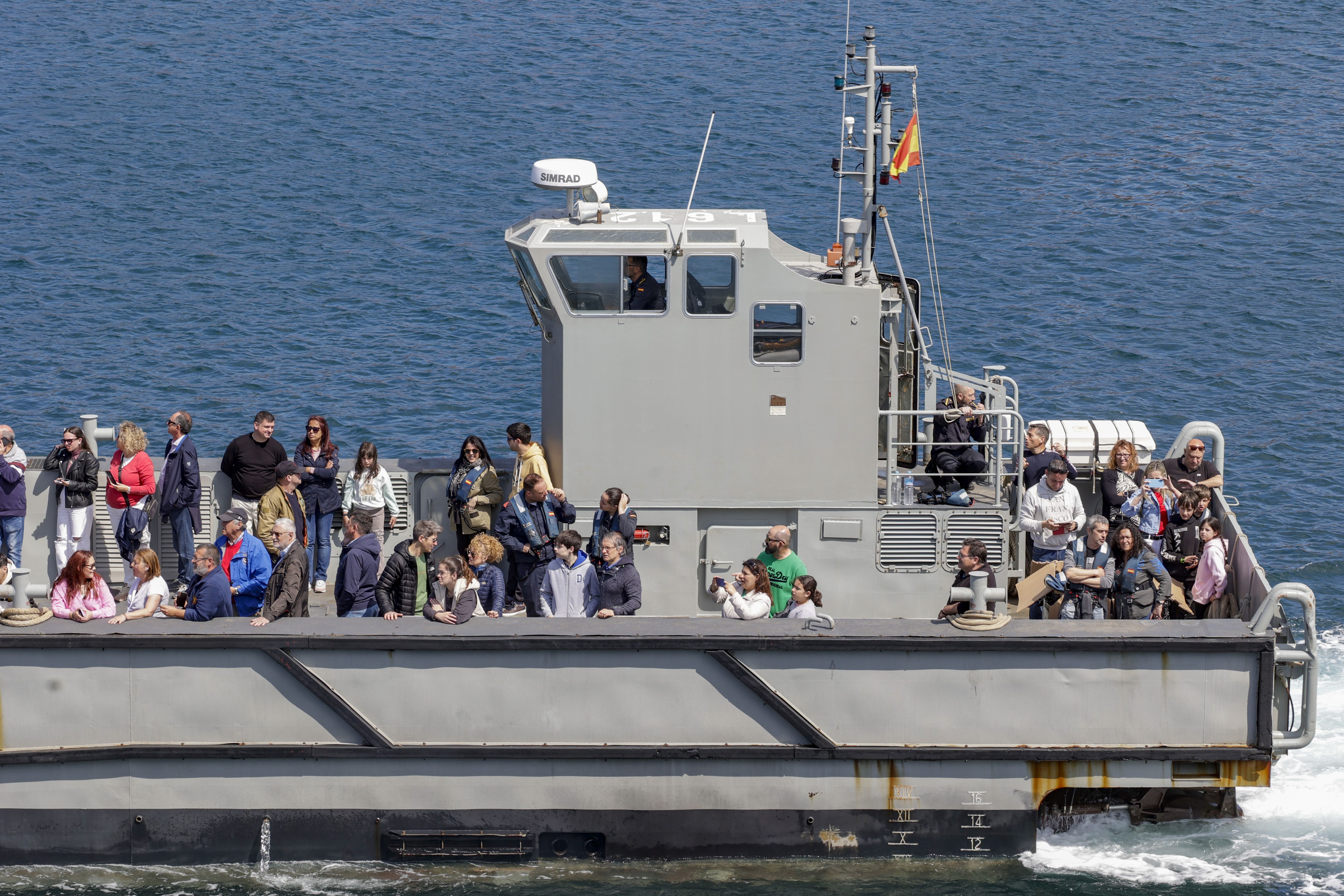Nadie se quiere perder los buques de la Armada en Gijón