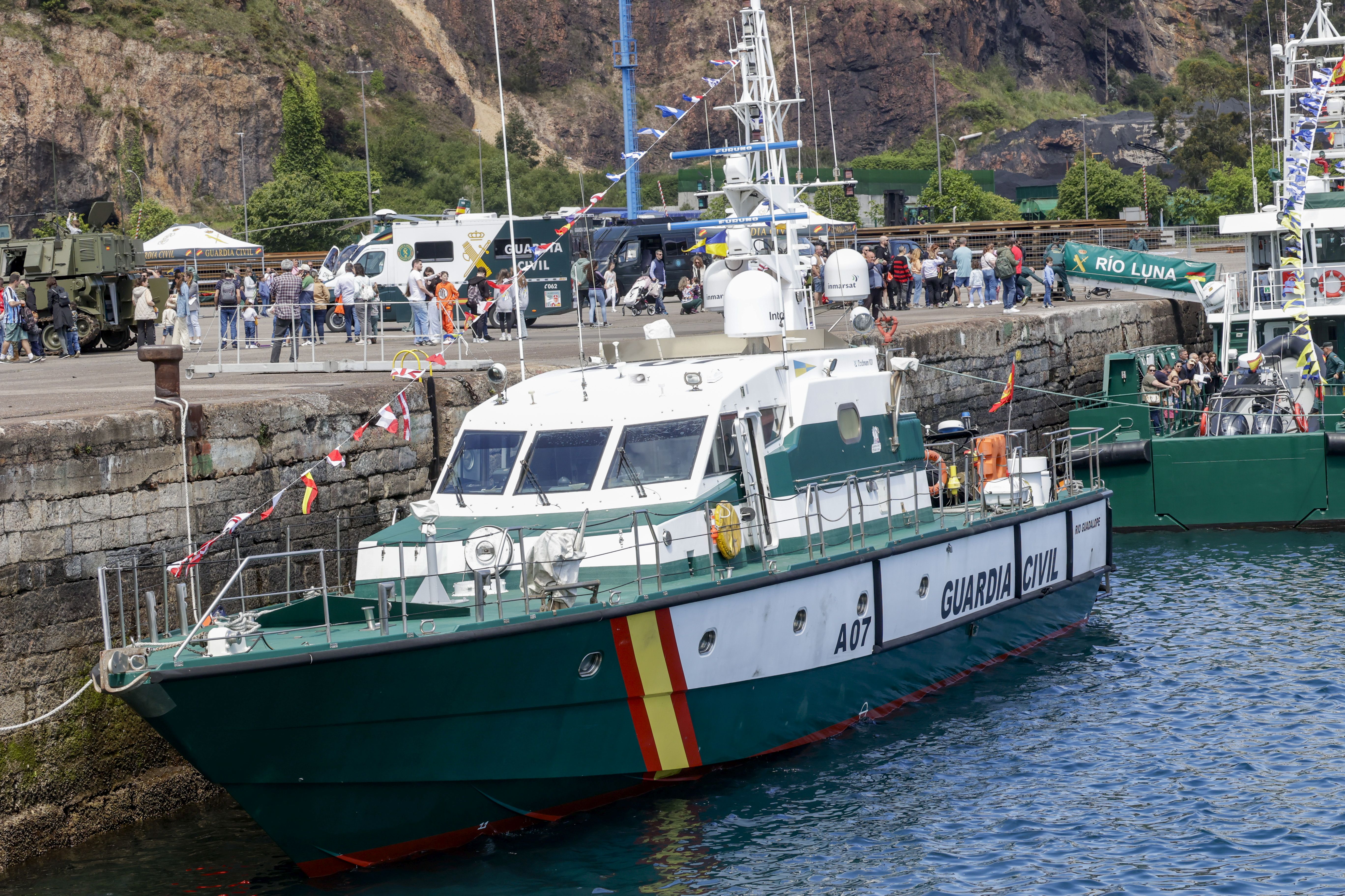 Nadie se quiere perder los buques de la Armada en Gijón
