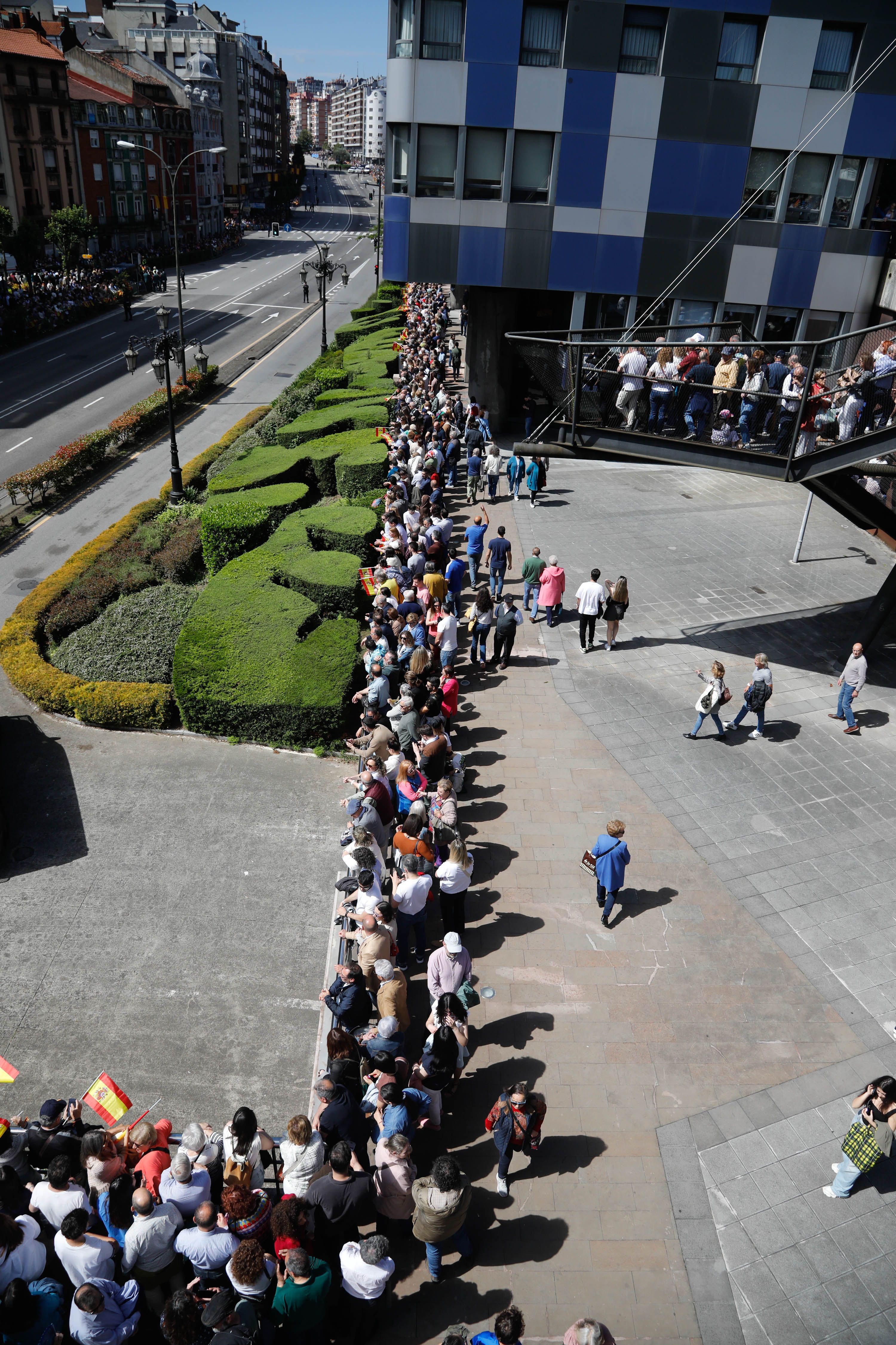 Si disfrutaste del desfile de las Fuerzas Armadas en Oviedo, búscate en nuestras fotos