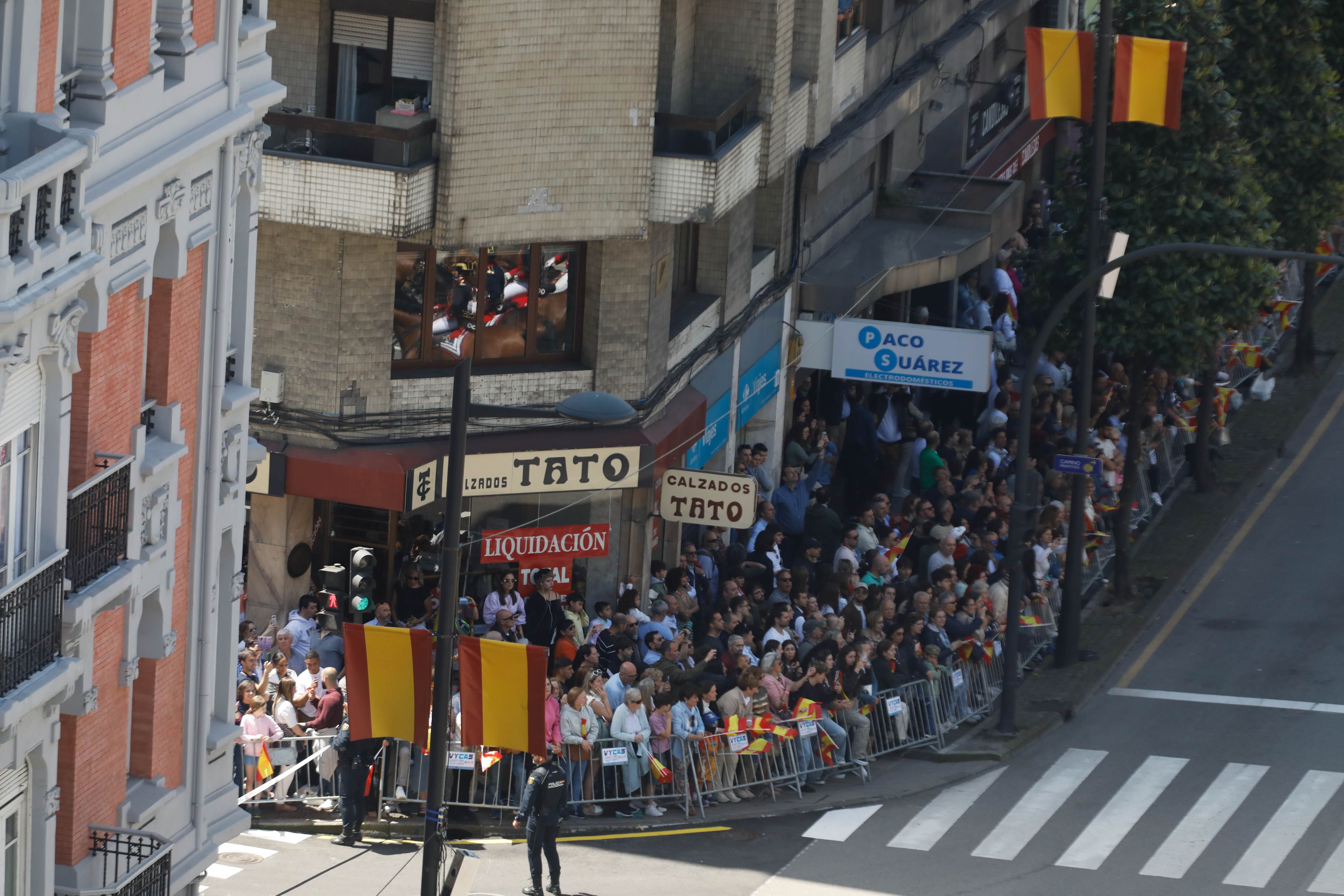 Si disfrutaste del desfile de las Fuerzas Armadas en Oviedo, búscate en nuestras fotos