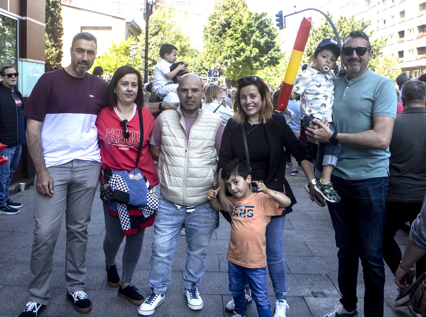 Si disfrutaste del desfile de las Fuerzas Armadas en Oviedo, búscate en nuestras fotos