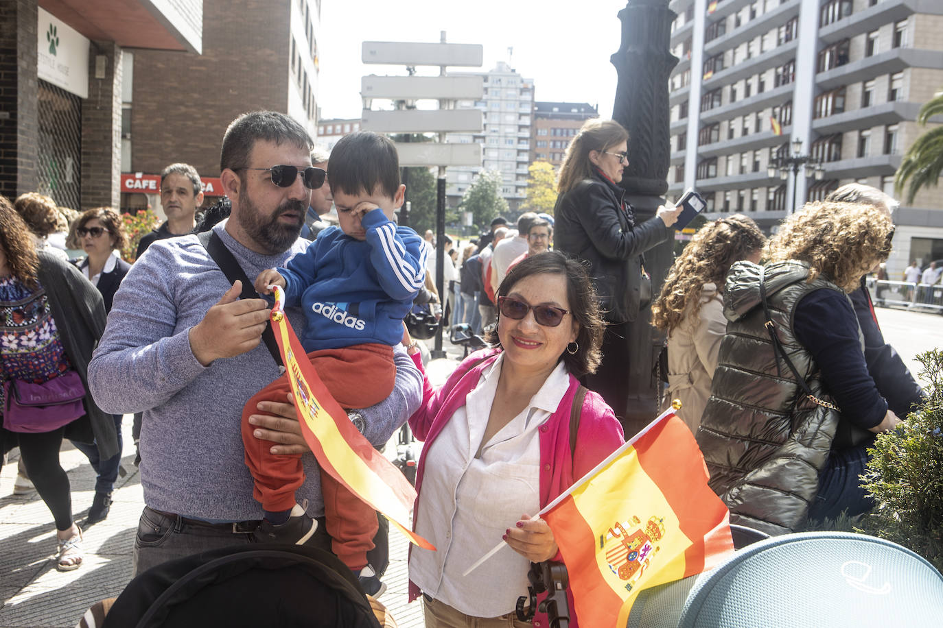 Si disfrutaste del desfile de las Fuerzas Armadas en Oviedo, búscate en nuestras fotos