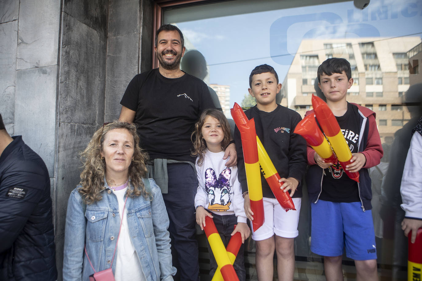 Si disfrutaste del desfile de las Fuerzas Armadas en Oviedo, búscate en nuestras fotos