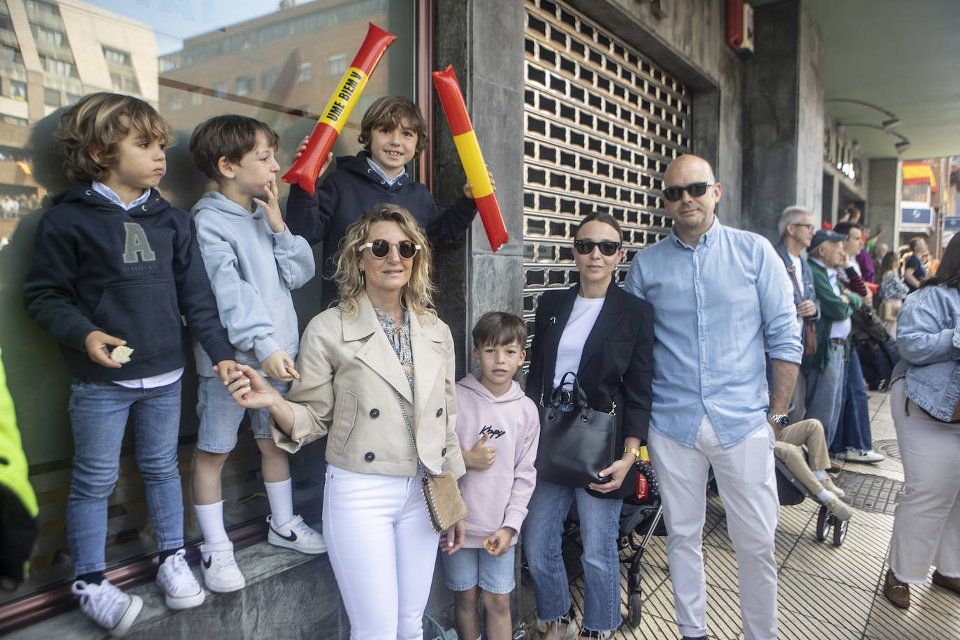 Si disfrutaste del desfile de las Fuerzas Armadas en Oviedo, búscate en nuestras fotos