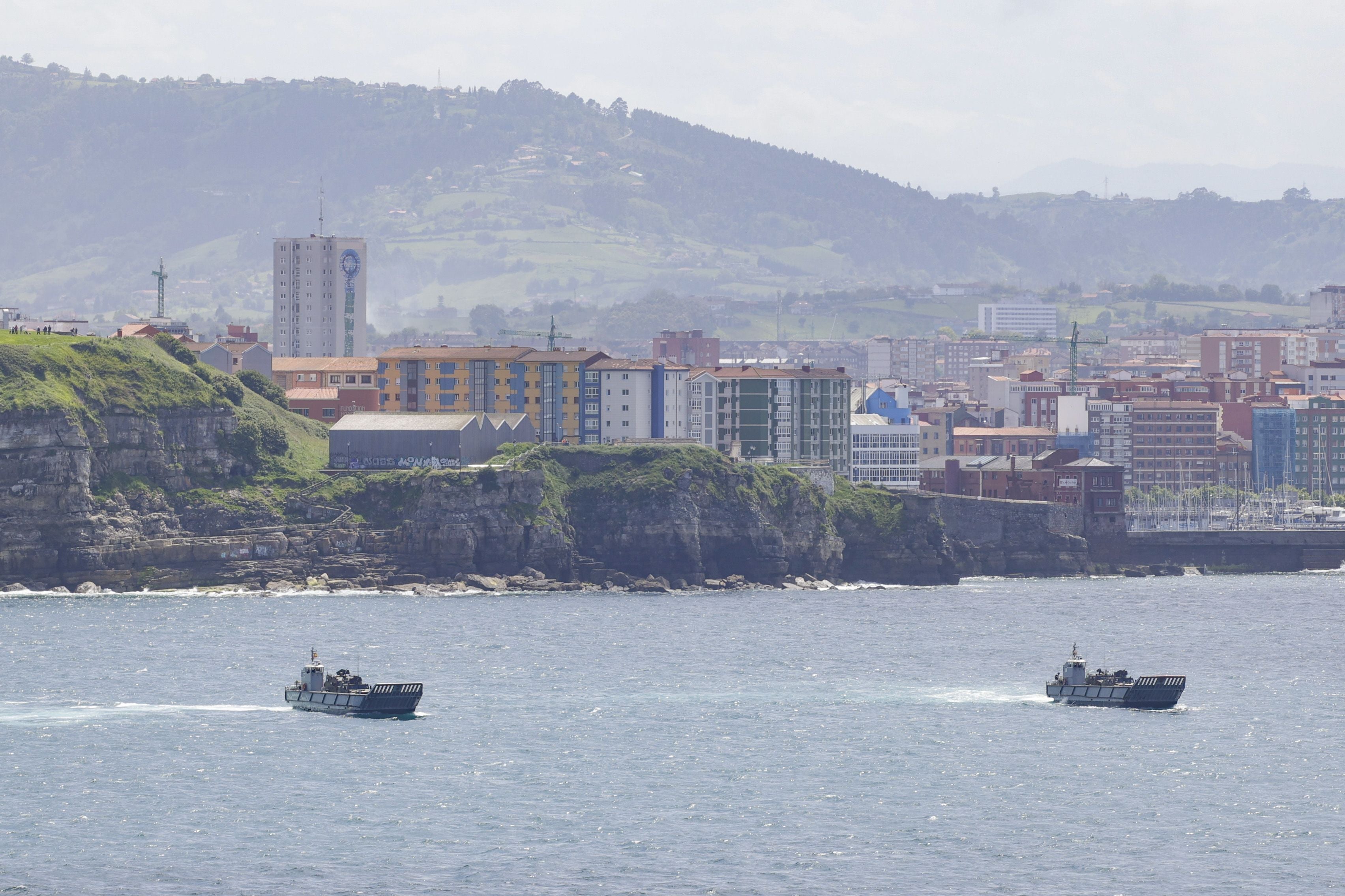 A bordo del buque insignia de la Armada durante la exhibición militar en Gijón