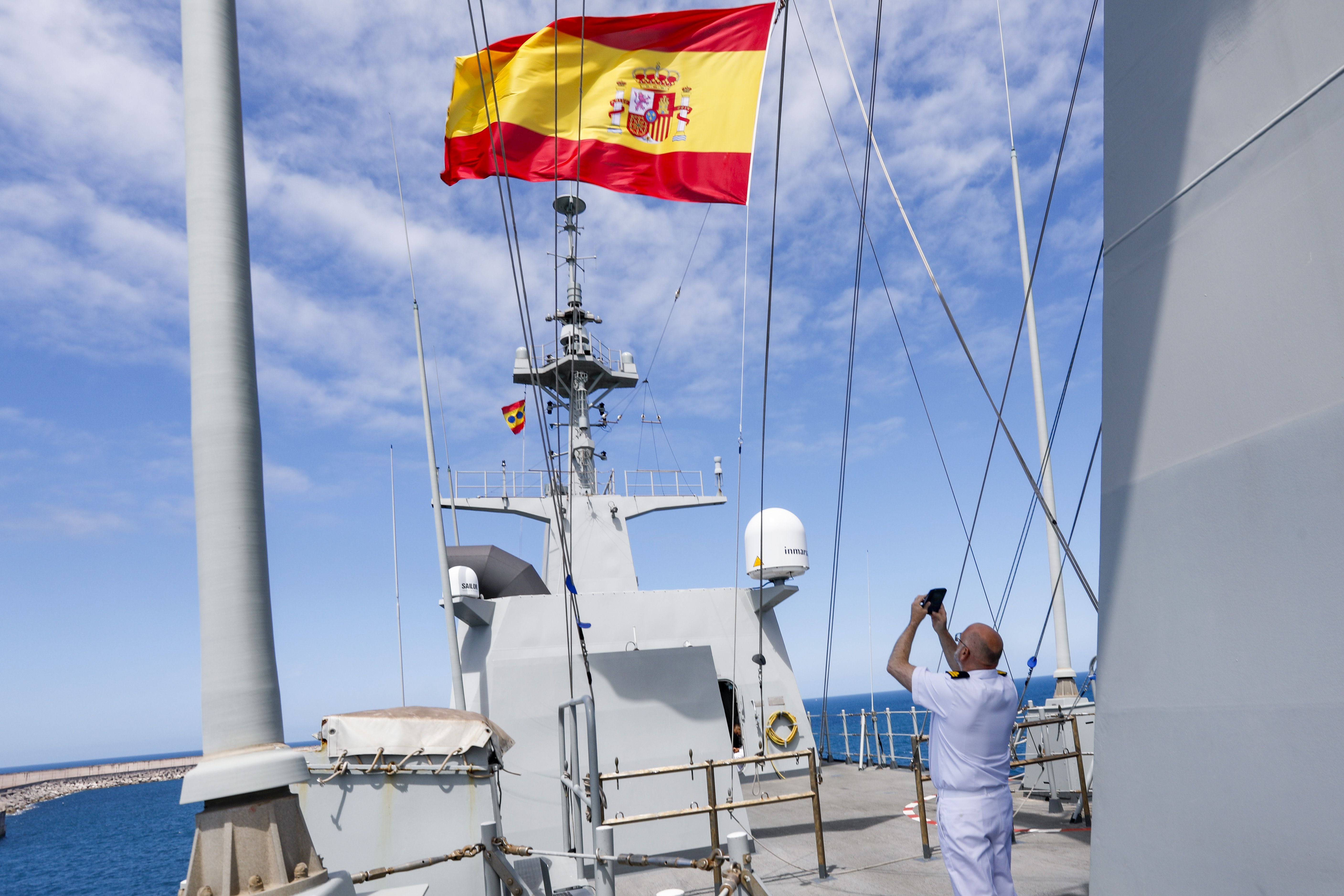 A bordo del buque insignia de la Armada durante la exhibición militar en Gijón