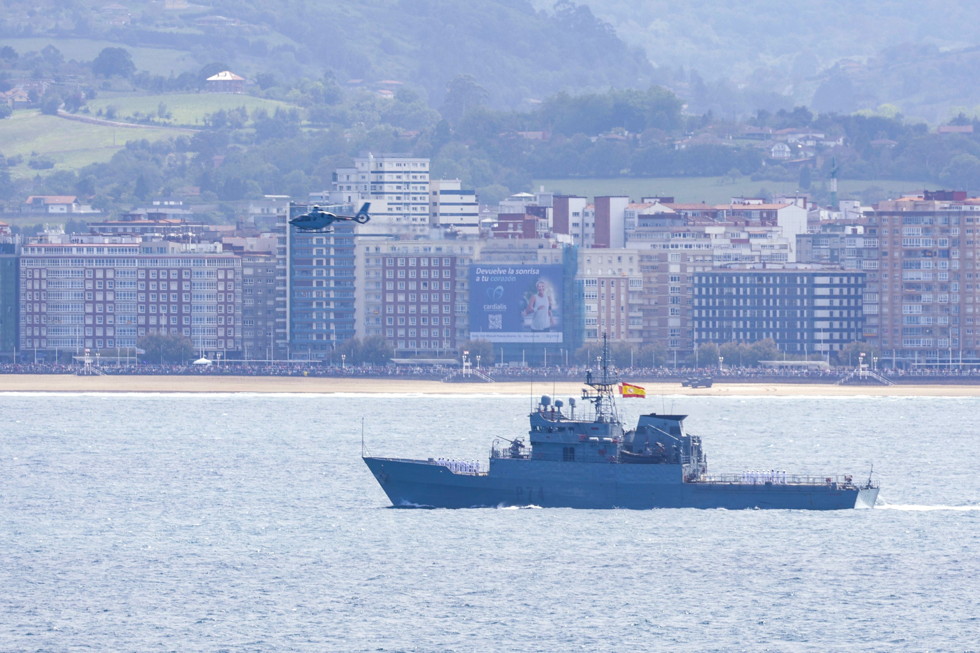 A bordo del buque insignia de la Armada durante la exhibición militar en Gijón