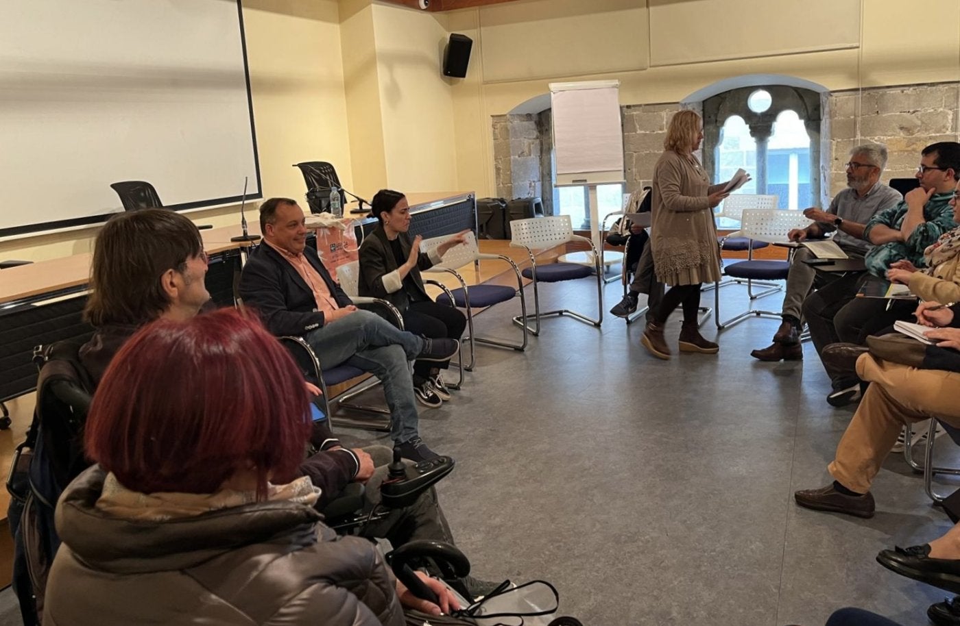 La reunión de la nueva comisión para la supresión de barreras arquitectónicas .