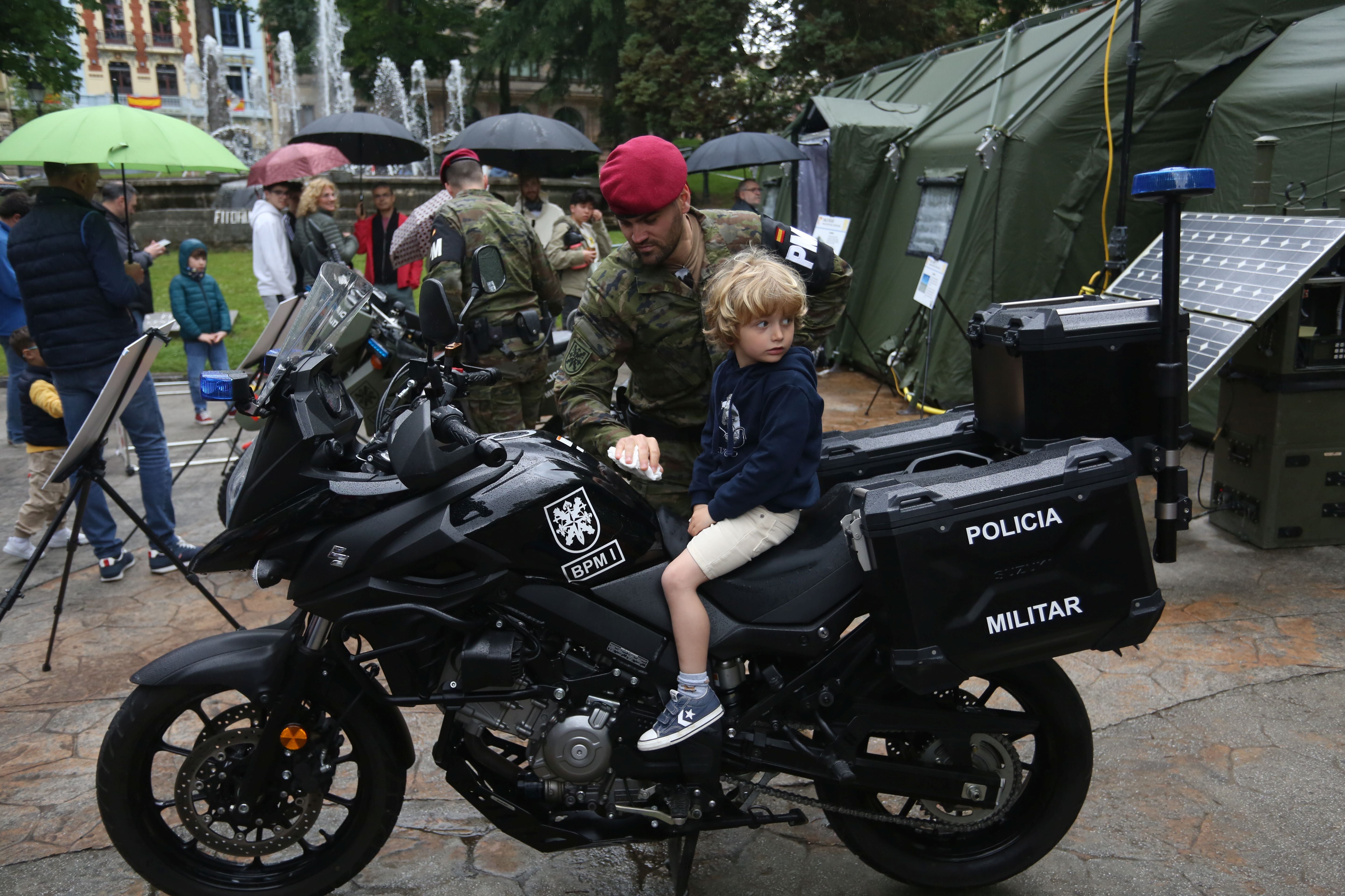 Última oportunidad para conocer a los militares de cerca en Oviedo