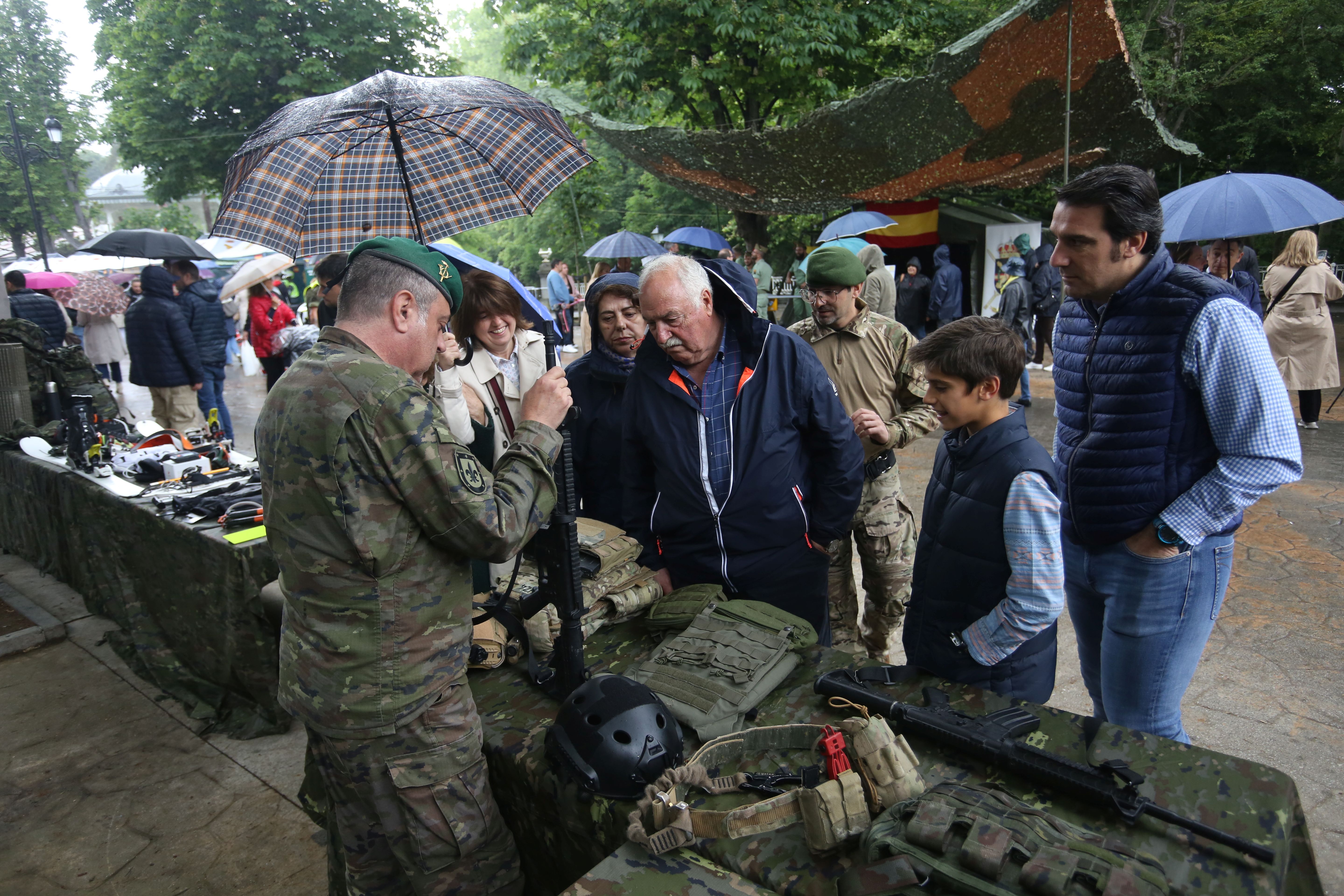 Última oportunidad para conocer a los militares de cerca en Oviedo