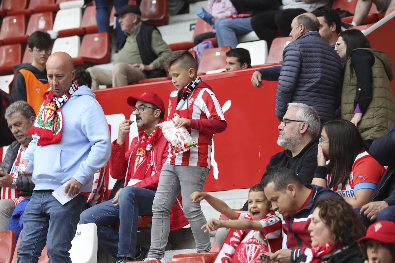 ¿Estuviste en El Molinón en el Sporting - Eibar? ¡Búscate!