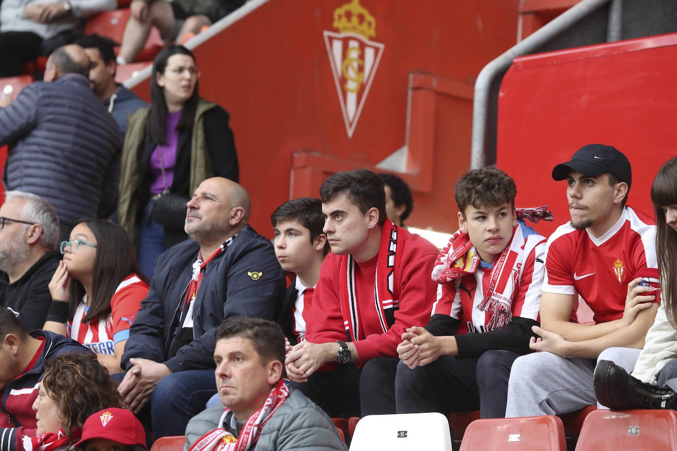 ¿Estuviste en El Molinón en el Sporting - Eibar? ¡Búscate!