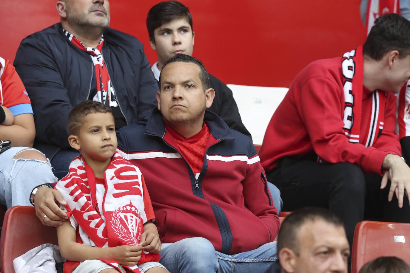 ¿Estuviste en El Molinón en el Sporting - Eibar? ¡Búscate!