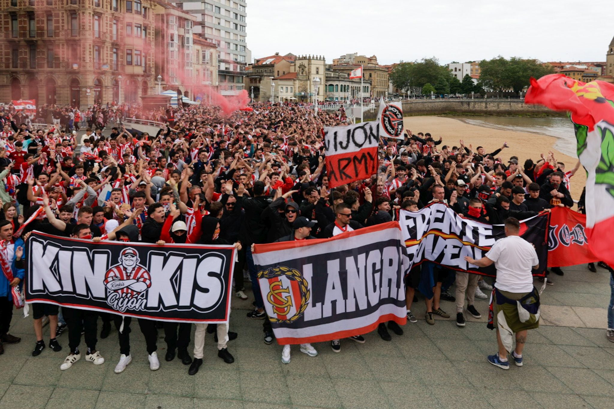 La &#039;Mareona&#039; toma Gijón