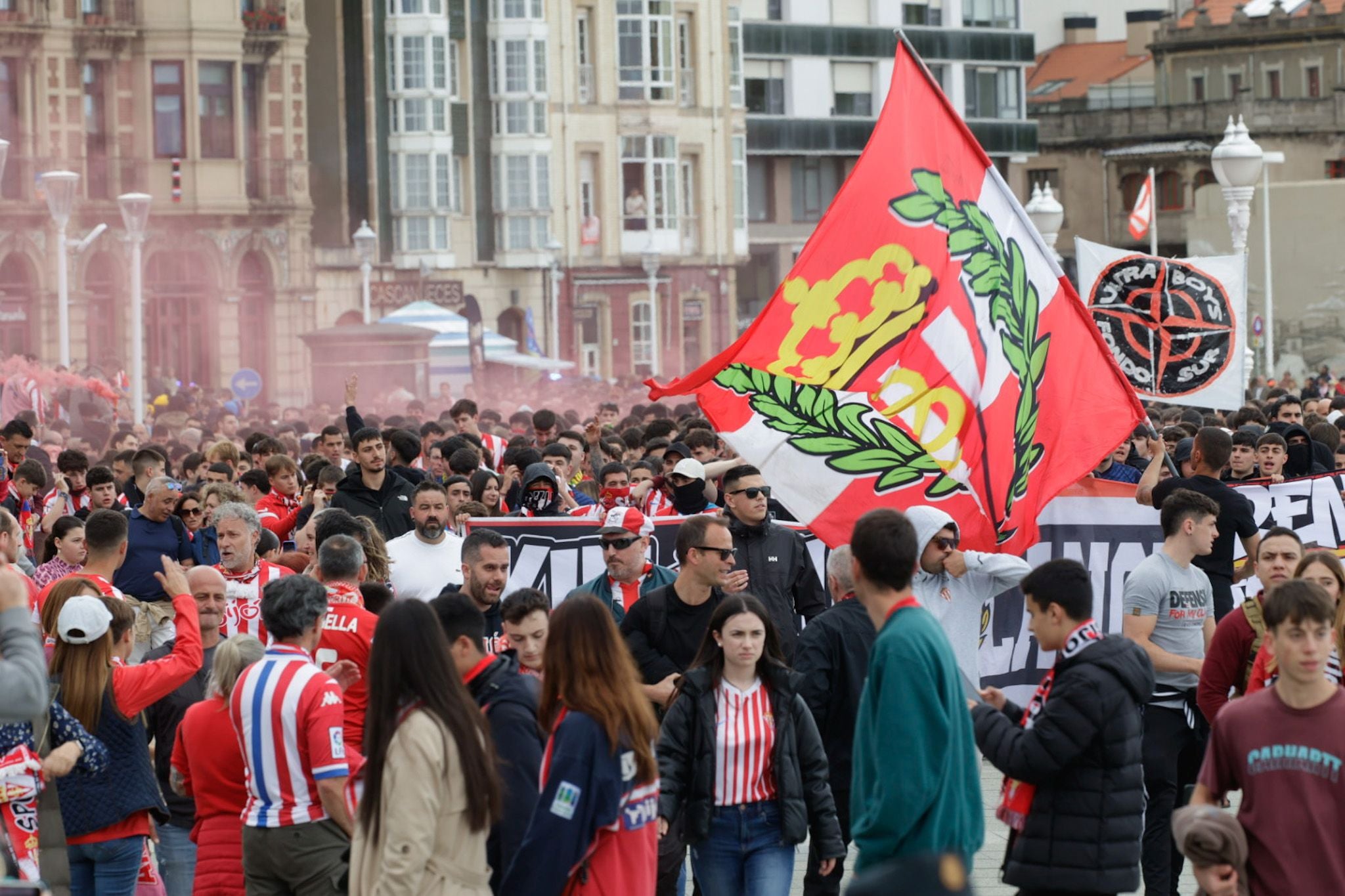 La &#039;Mareona&#039; toma Gijón