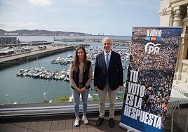Ángela Pumariega y Pablo Arias, ayer, en Gijón.