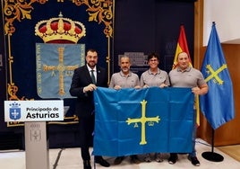 Adrián Barbón, junto a Alberto Suárez, Verónica Rodríguez y David Fernández, ayer, en Presidencia.