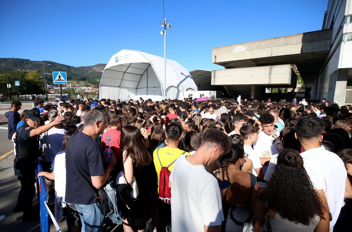 La carpa de La Ería en la explanada del Carlos Tartiere.