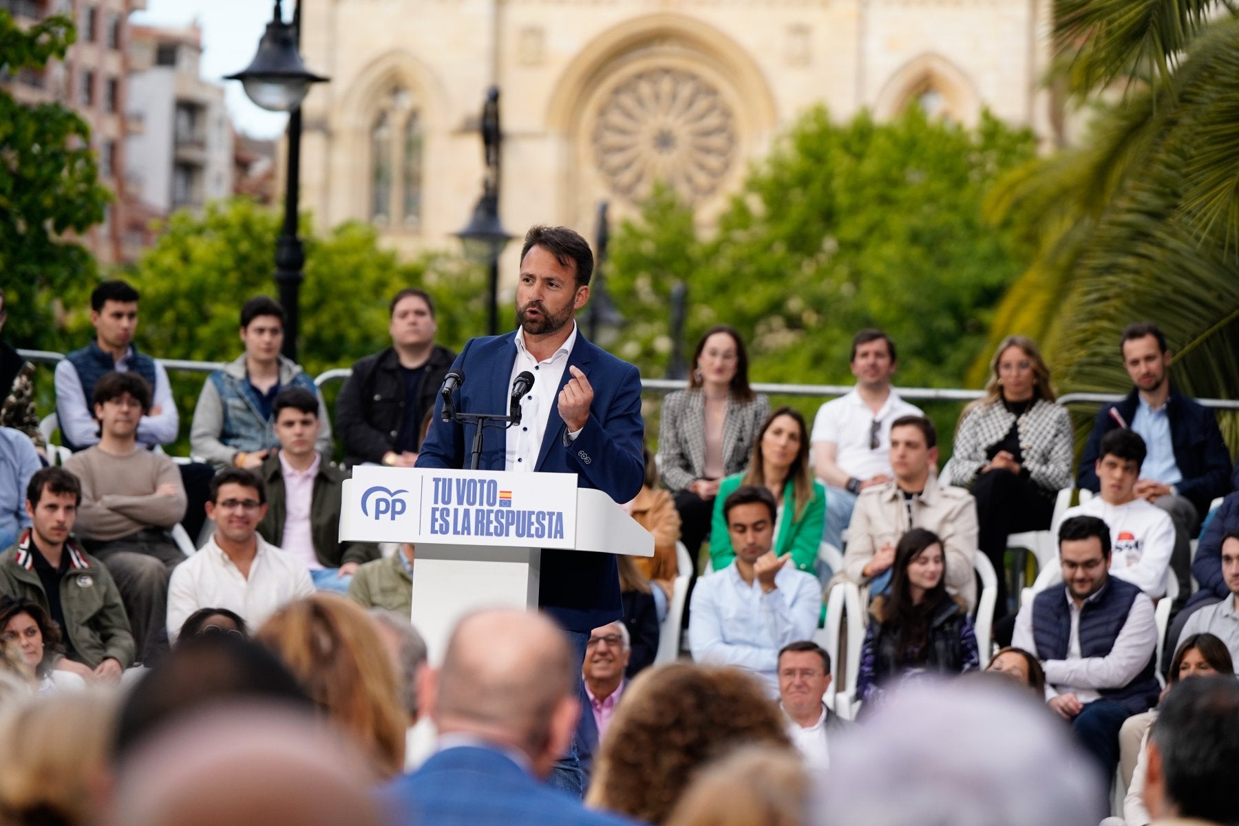 Álvaro Queipo se dirige a los militantes y simpatizantes.