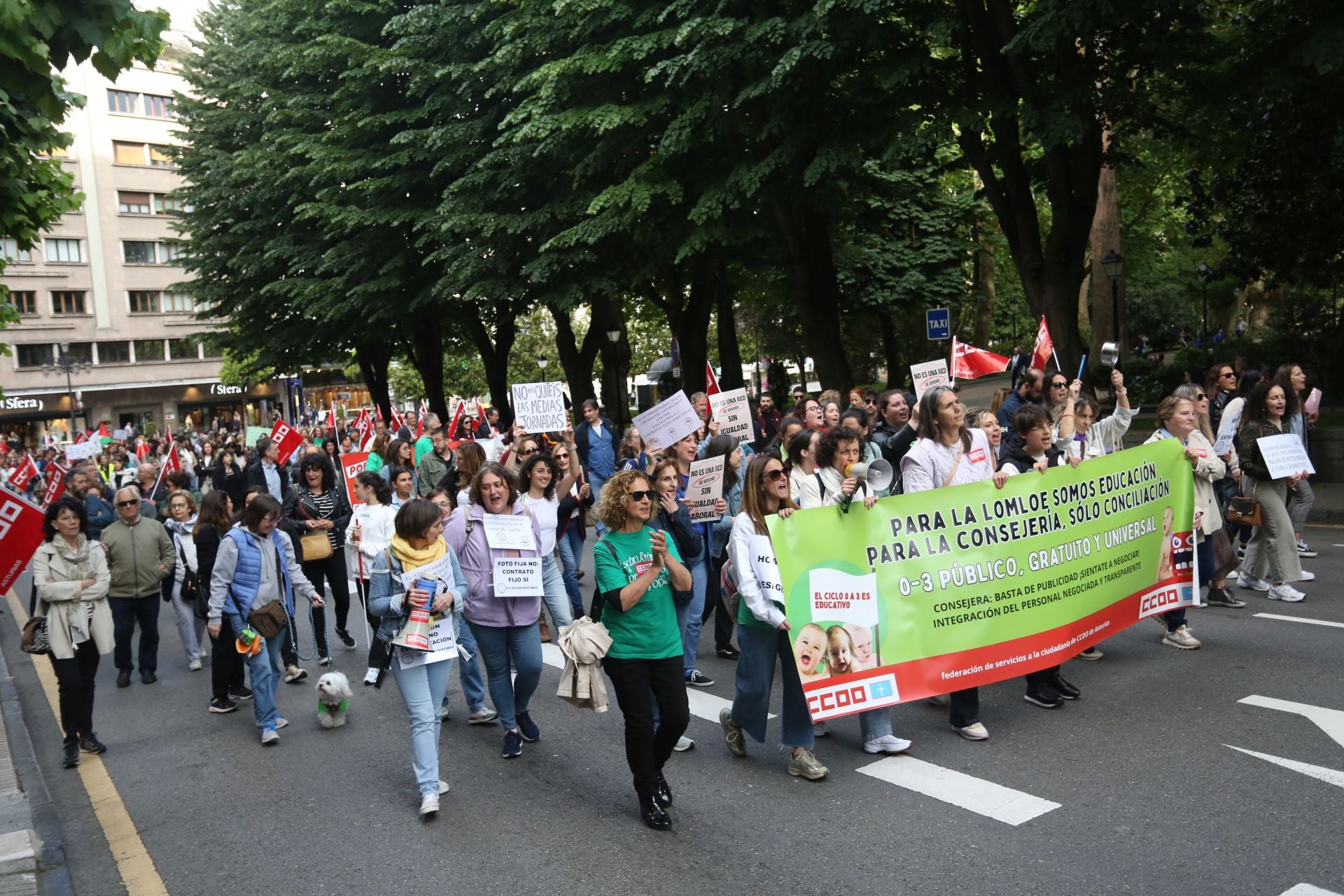La manifestación de la educación pública asturiana, en imágenes