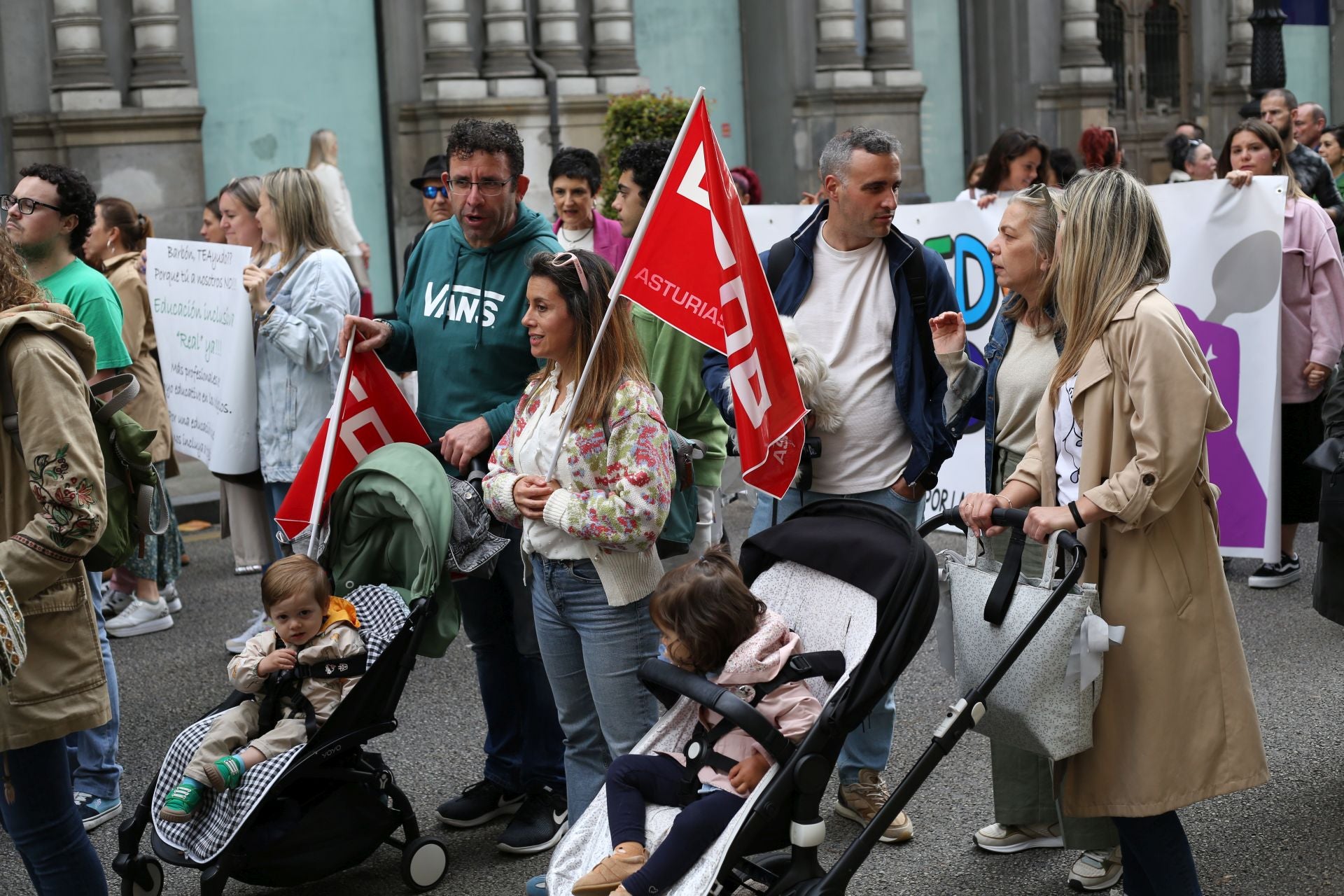 La manifestación de la educación pública asturiana, en imágenes