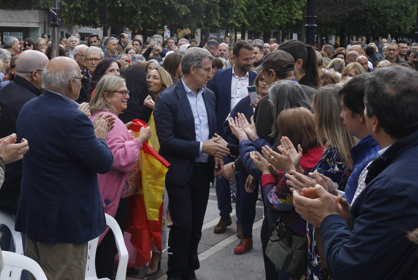 La visita de Feijóo a Gijón, en imágenes