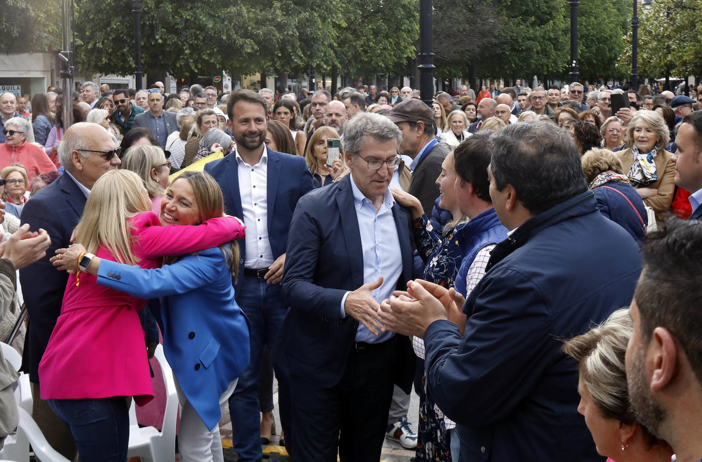 La visita de Feijóo a Gijón, en imágenes