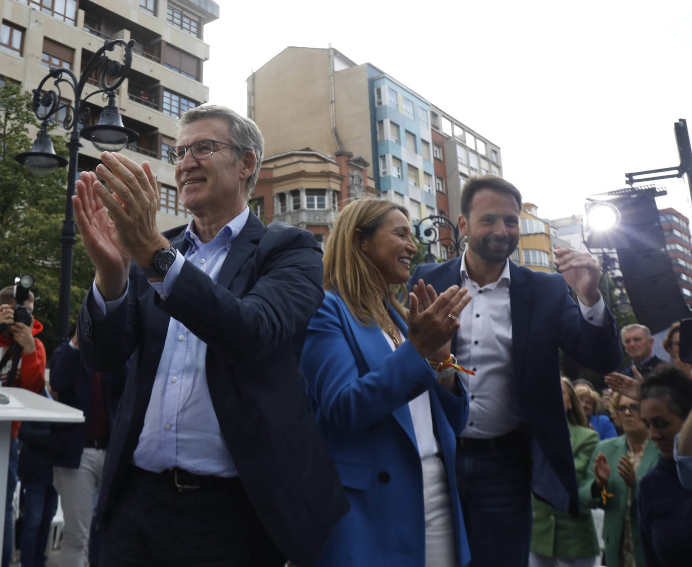 La visita de Feijóo a Gijón, en imágenes