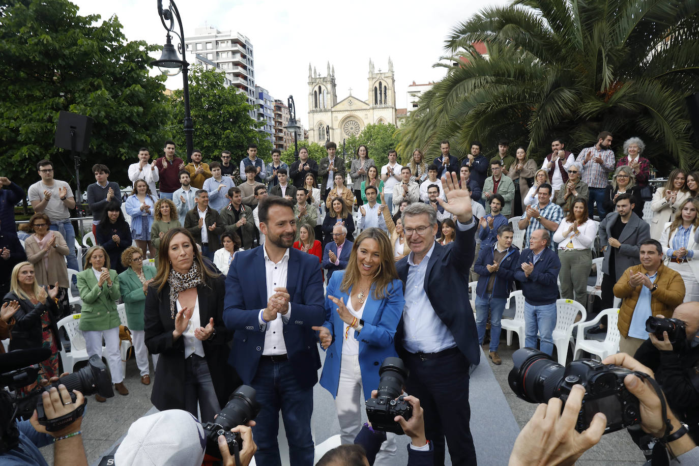 La visita de Feijóo a Gijón, en imágenes