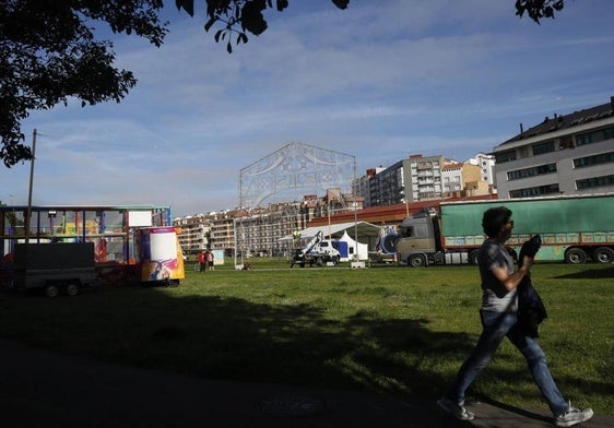 Últimos preparativos antes de que inicien las fiestas en el 'solarón'