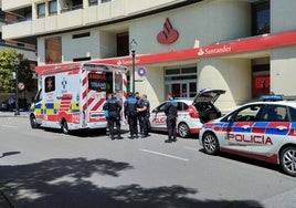 Varias dotaciones de la Policía Local en Gijón.