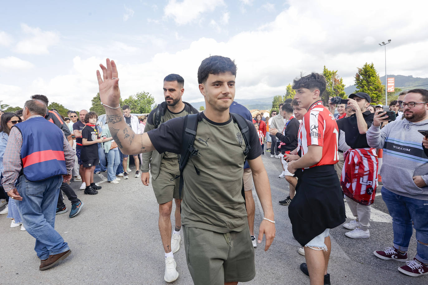 La afición del Sporting despide a los jugadores