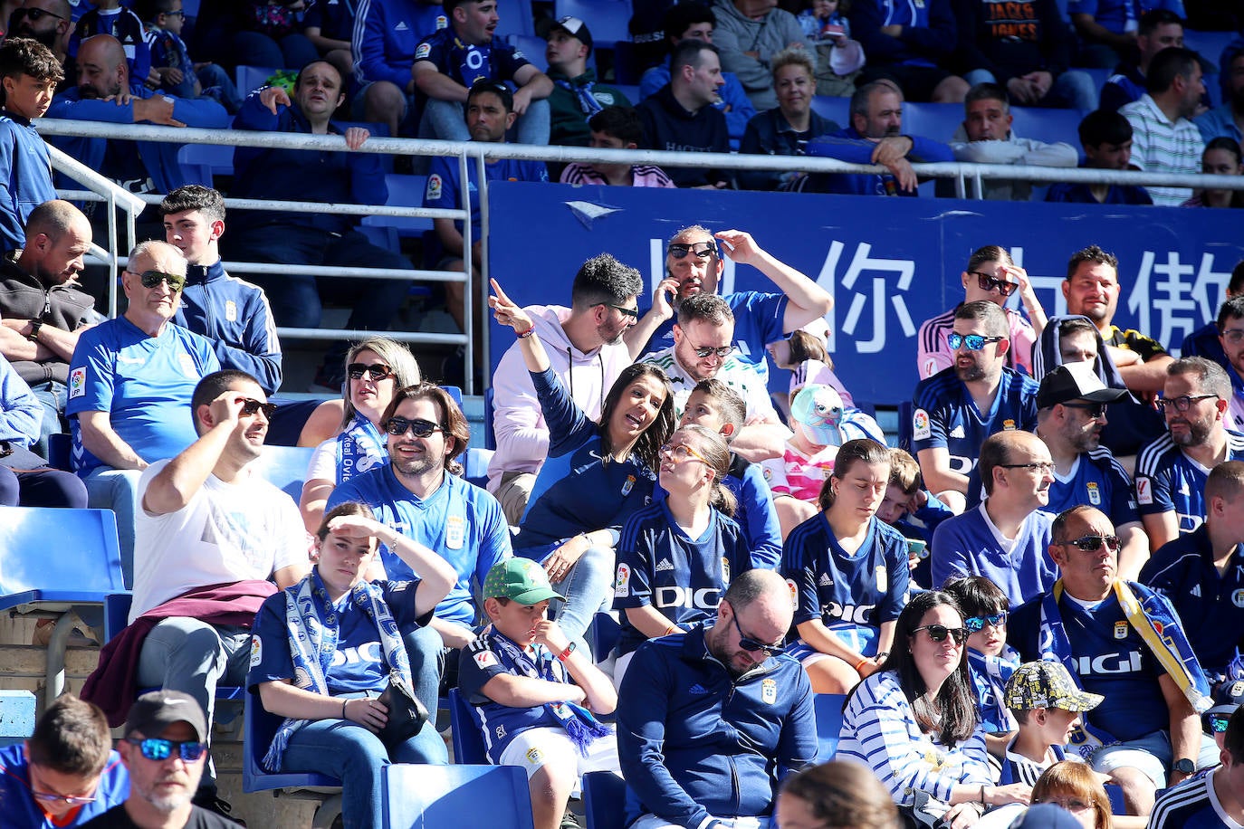 Calor azul en el último entrenamiento del Oviedo antes de la final