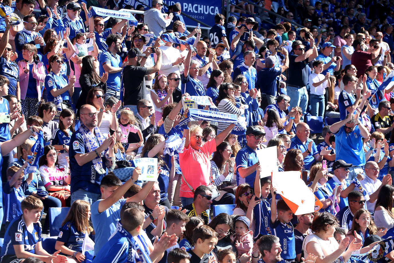 Calor azul en el último entrenamiento del Oviedo antes de la final